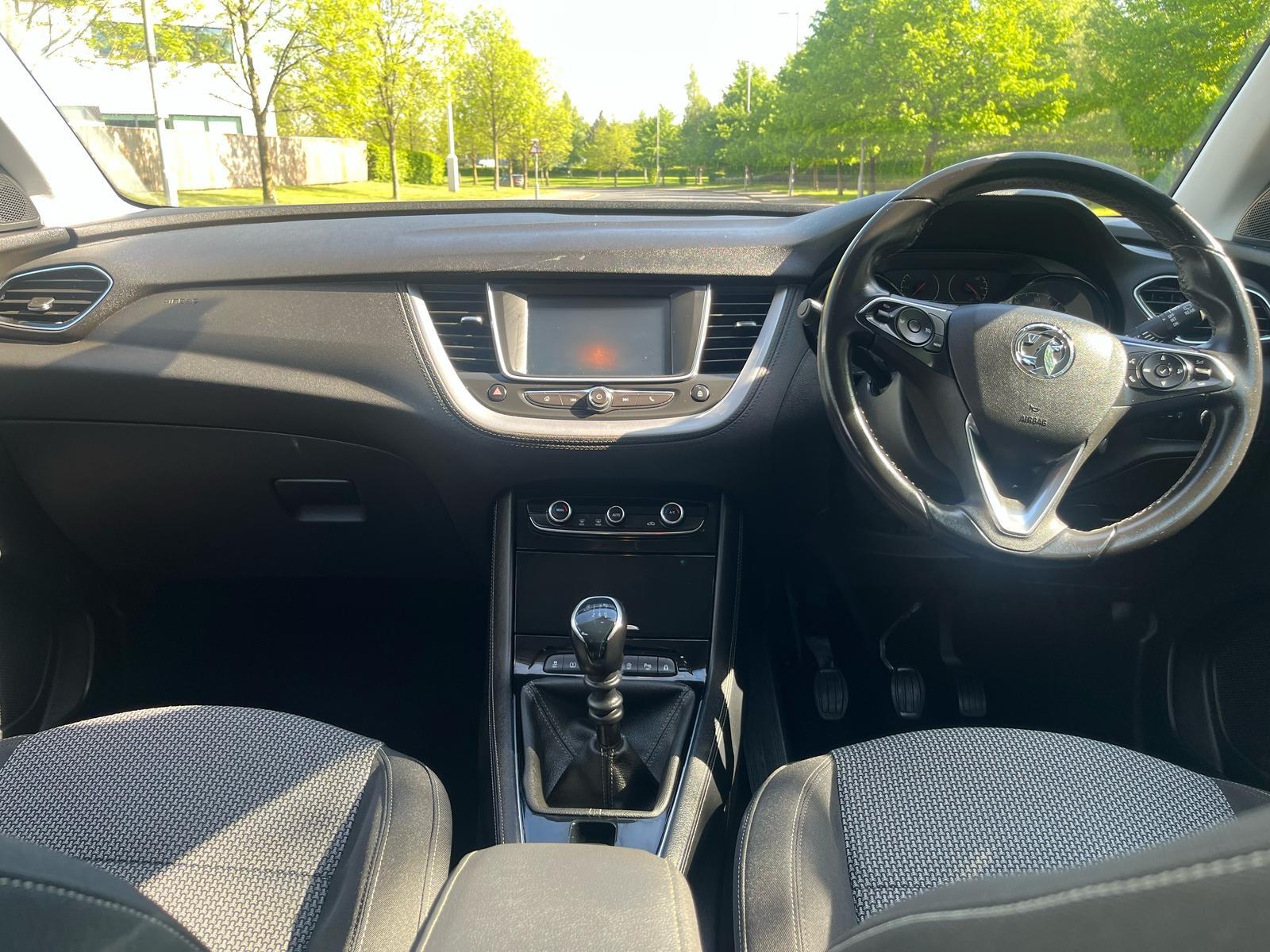 Vauxhall Grandland X 1.2 Turbo SE SUV 5dr Petrol Manual Euro 6 (s/s) (130 ps)