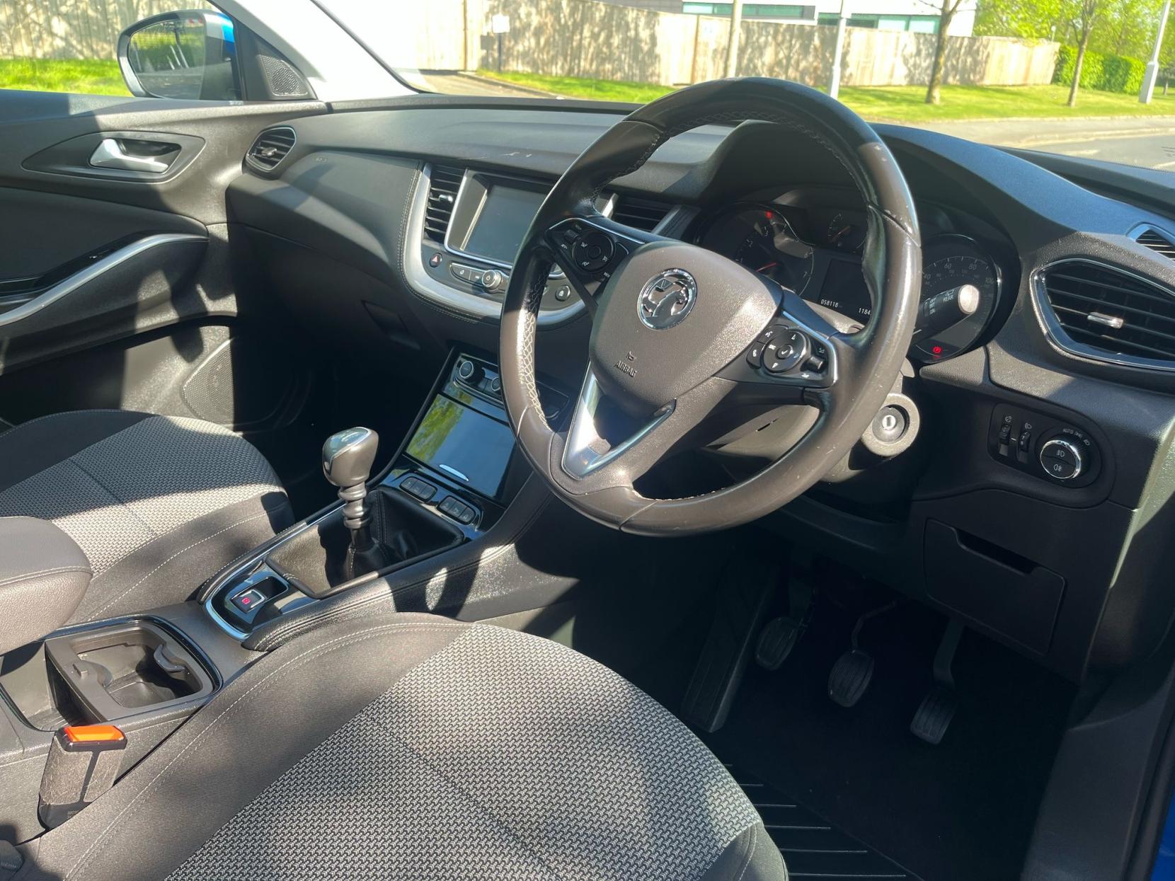 Vauxhall Grandland X 1.2 Turbo SE SUV 5dr Petrol Manual Euro 6 (s/s) (130 ps)