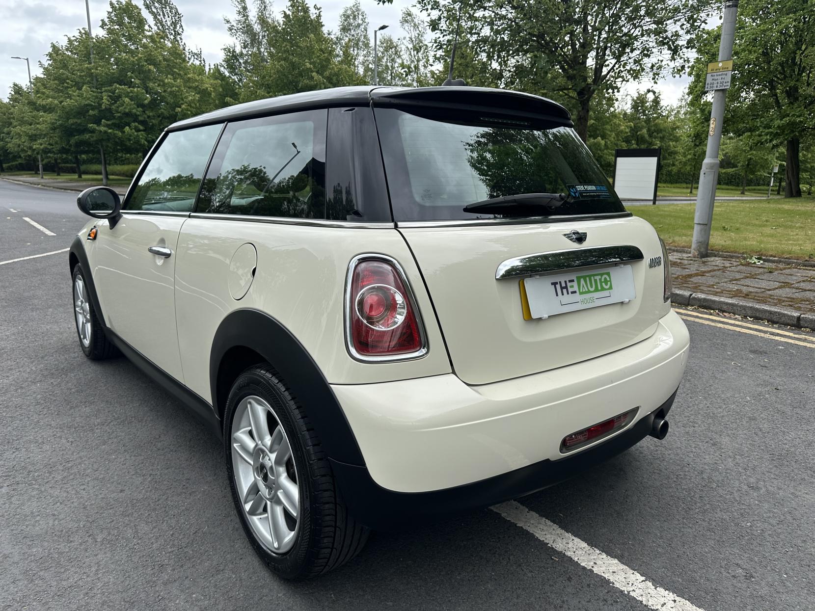 MINI Hatch 1.6 Cooper Hatchback 3dr Petrol Manual Euro 5 (s/s) (122 ps)