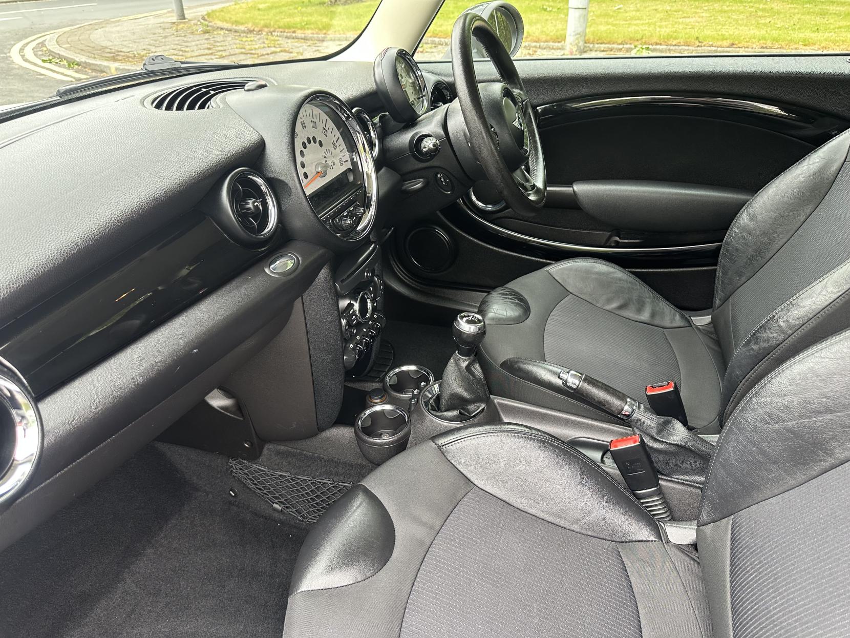 MINI Hatch 1.6 Cooper Hatchback 3dr Petrol Manual Euro 5 (s/s) (122 ps)