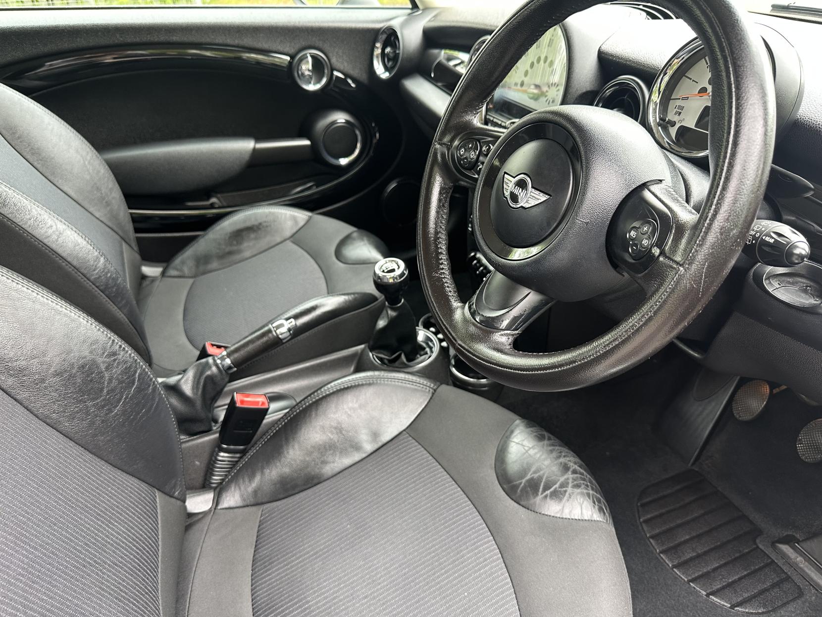 MINI Hatch 1.6 Cooper Hatchback 3dr Petrol Manual Euro 5 (s/s) (122 ps)