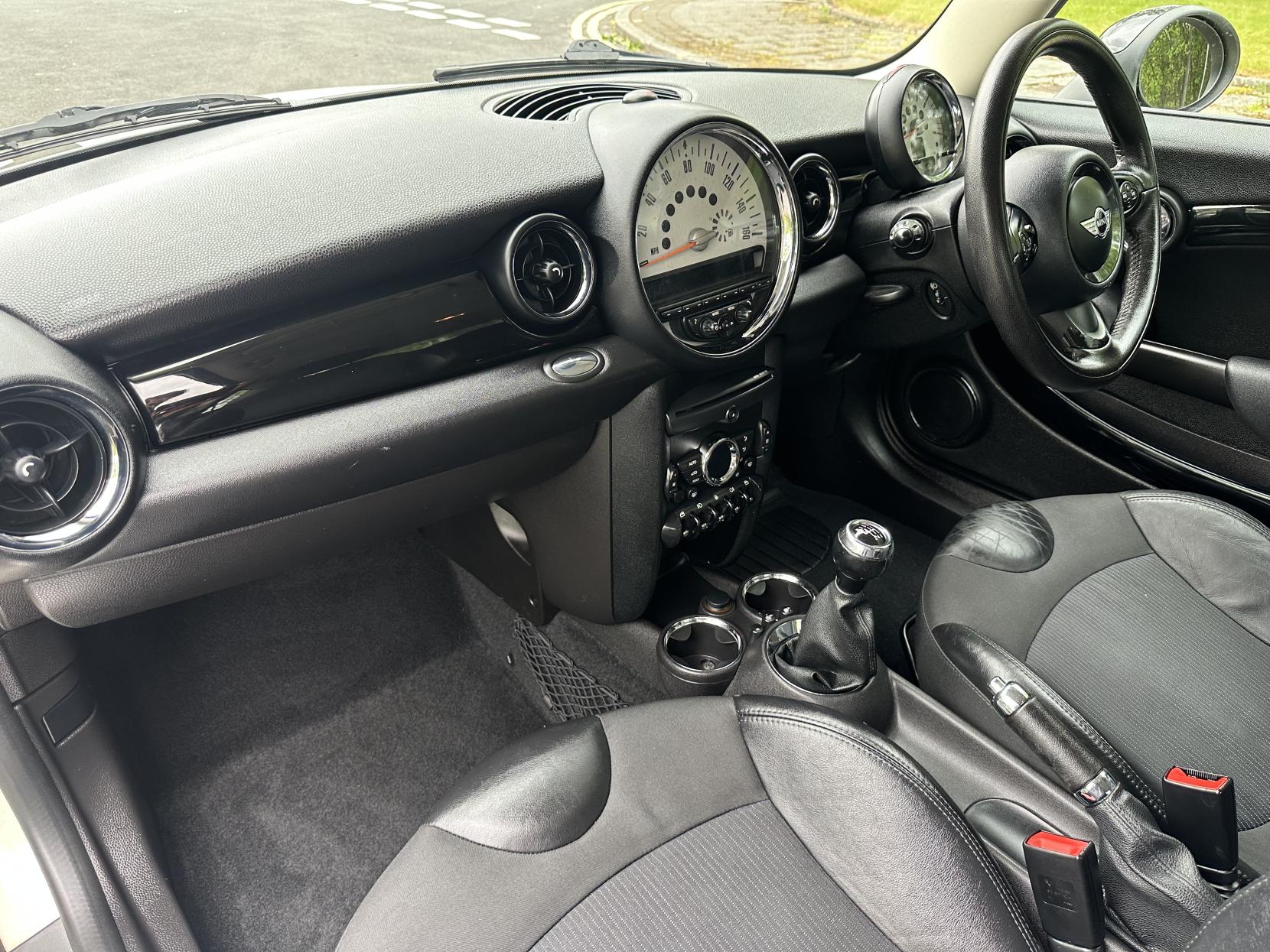 MINI Hatch 1.6 Cooper Hatchback 3dr Petrol Manual Euro 5 (s/s) (122 ps)