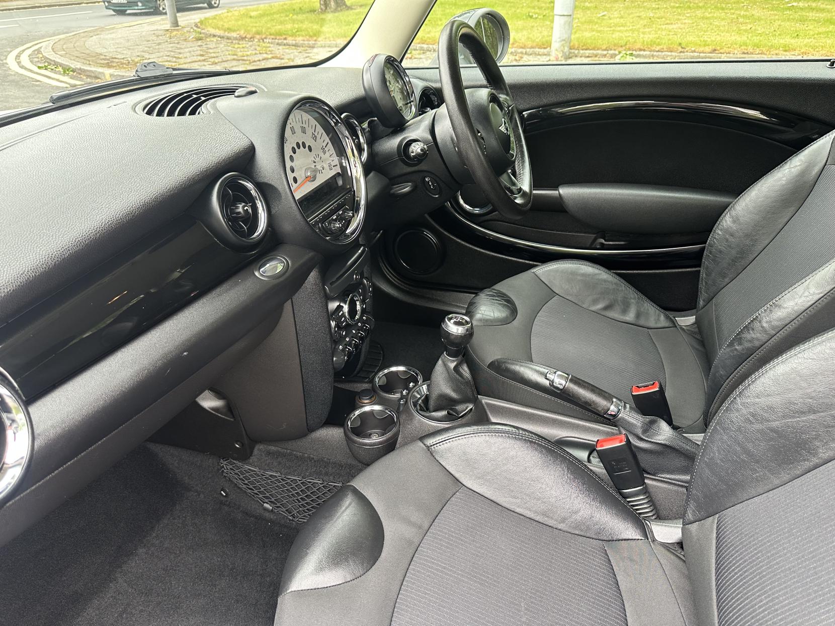 MINI Hatch 1.6 Cooper Hatchback 3dr Petrol Manual Euro 5 (s/s) (122 ps)