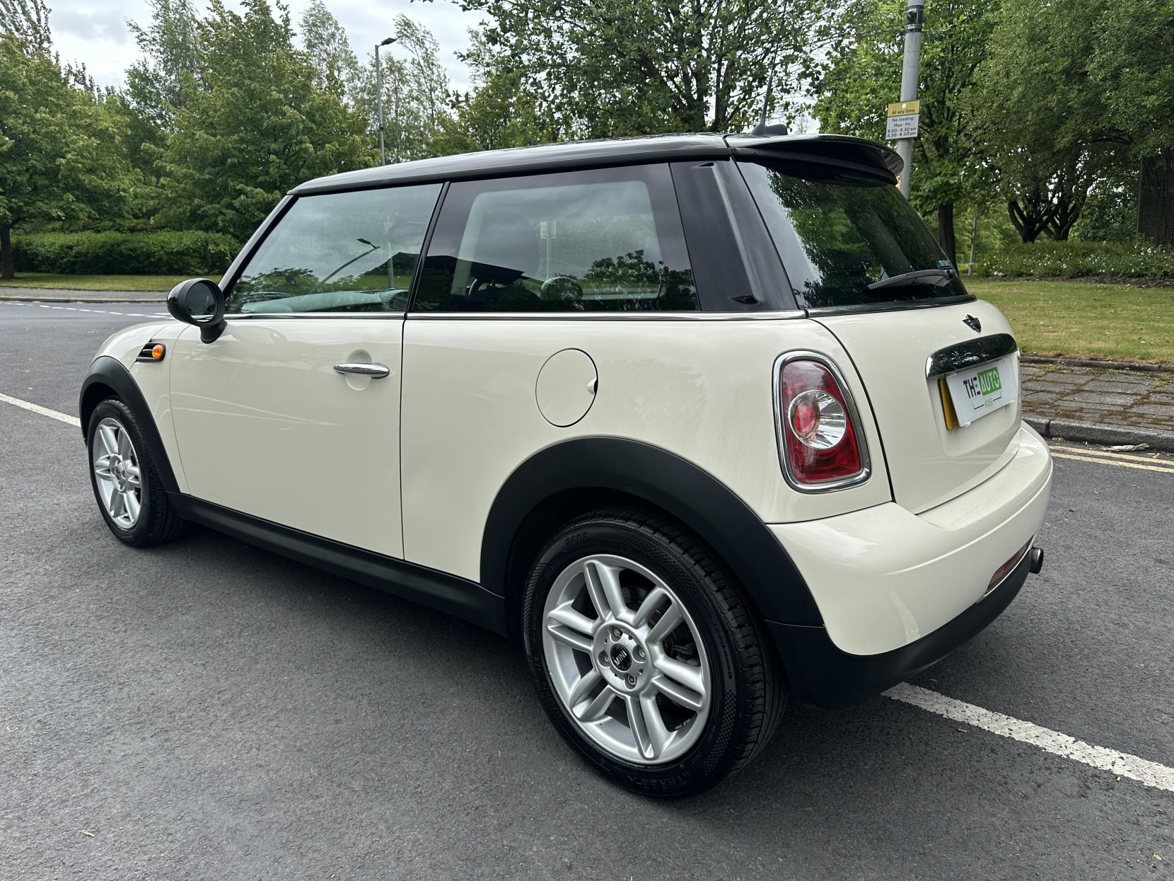 MINI Hatch 1.6 Cooper Hatchback 3dr Petrol Manual Euro 5 (s/s) (122 ps)