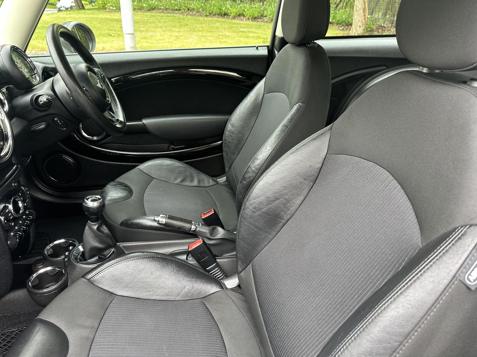 MINI Hatch 1.6 Cooper Hatchback 3dr Petrol Manual Euro 5 (s/s) (122 ps)