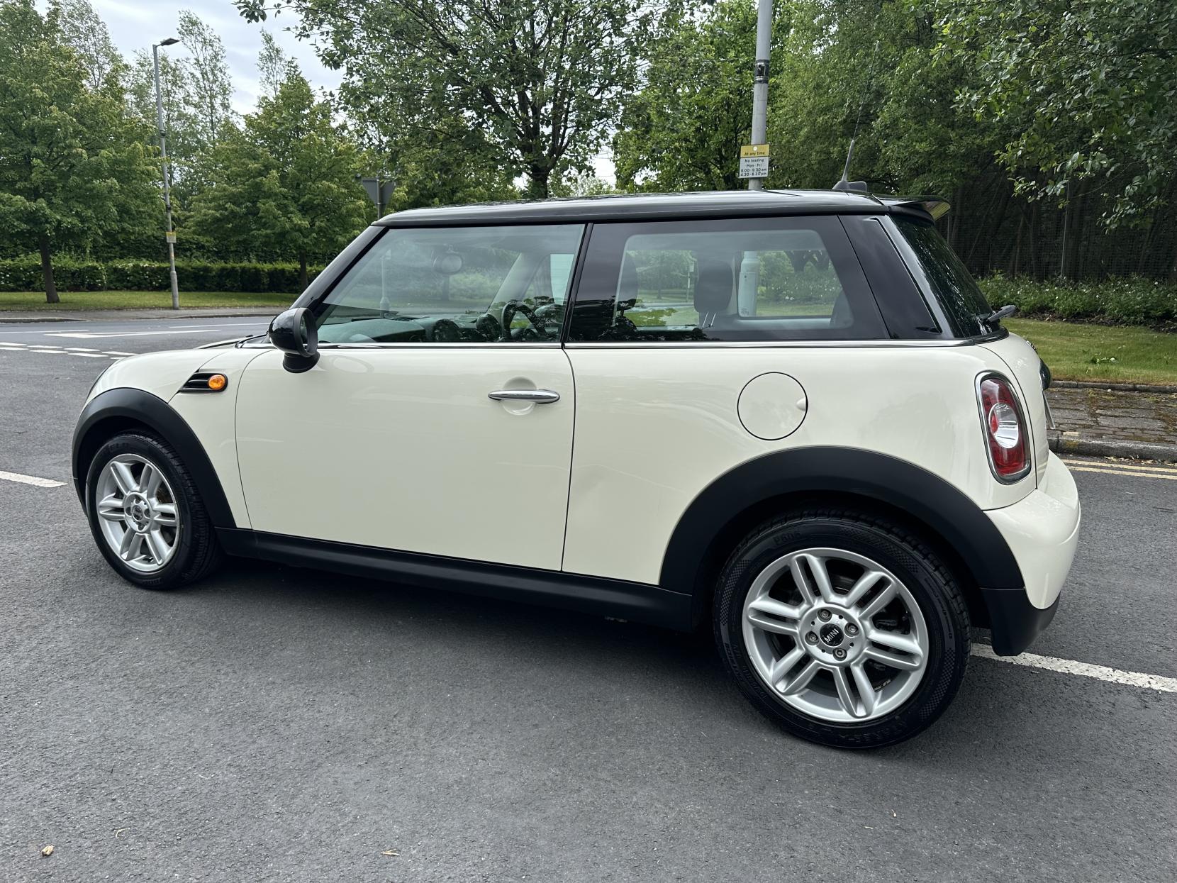 MINI Hatch 1.6 Cooper Hatchback 3dr Petrol Manual Euro 5 (s/s) (122 ps)