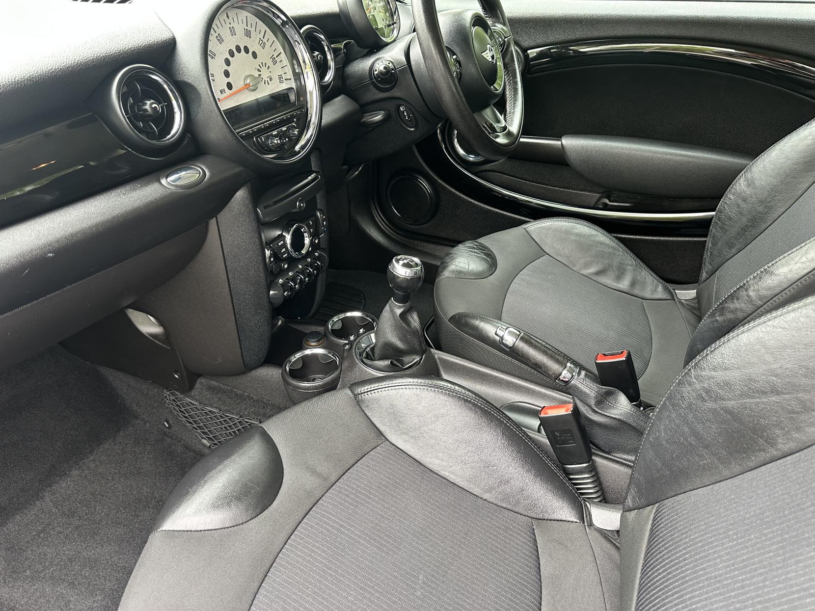 MINI Hatch 1.6 Cooper Hatchback 3dr Petrol Manual Euro 5 (s/s) (122 ps)