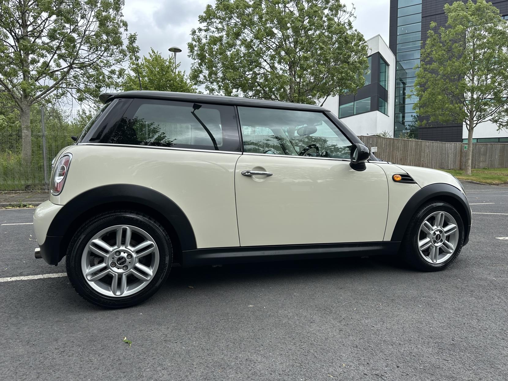 MINI Hatch 1.6 Cooper Hatchback 3dr Petrol Manual Euro 5 (s/s) (122 ps)
