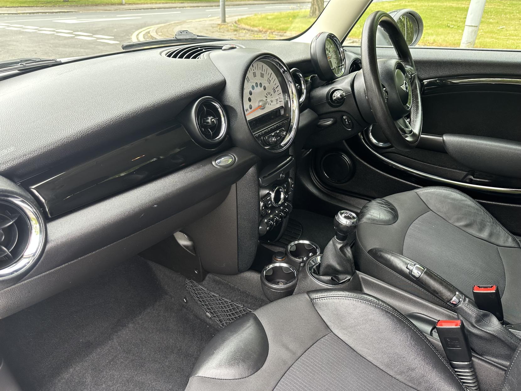 MINI Hatch 1.6 Cooper Hatchback 3dr Petrol Manual Euro 5 (s/s) (122 ps)
