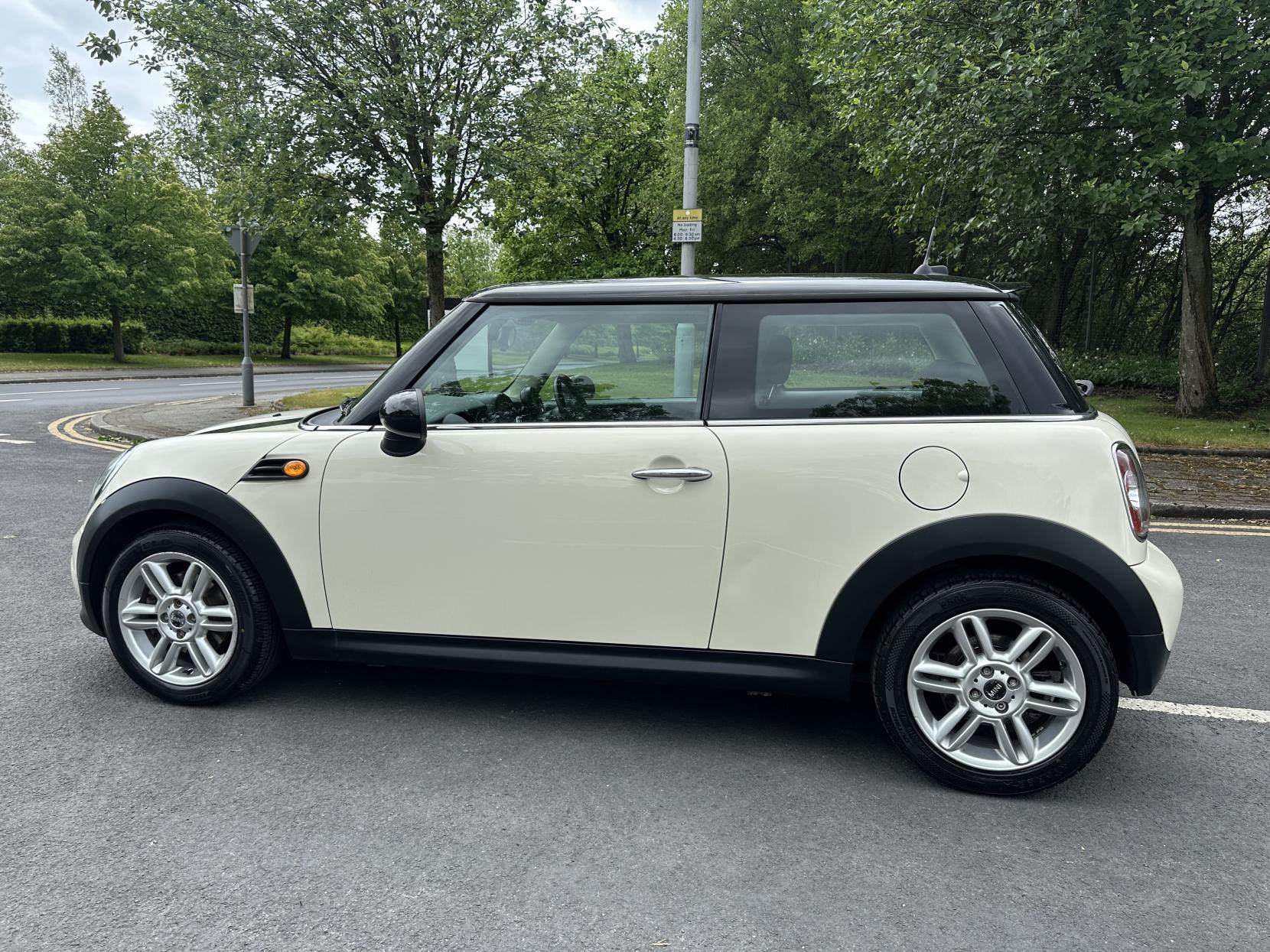 MINI Hatch 1.6 Cooper Hatchback 3dr Petrol Manual Euro 5 (s/s) (122 ps)