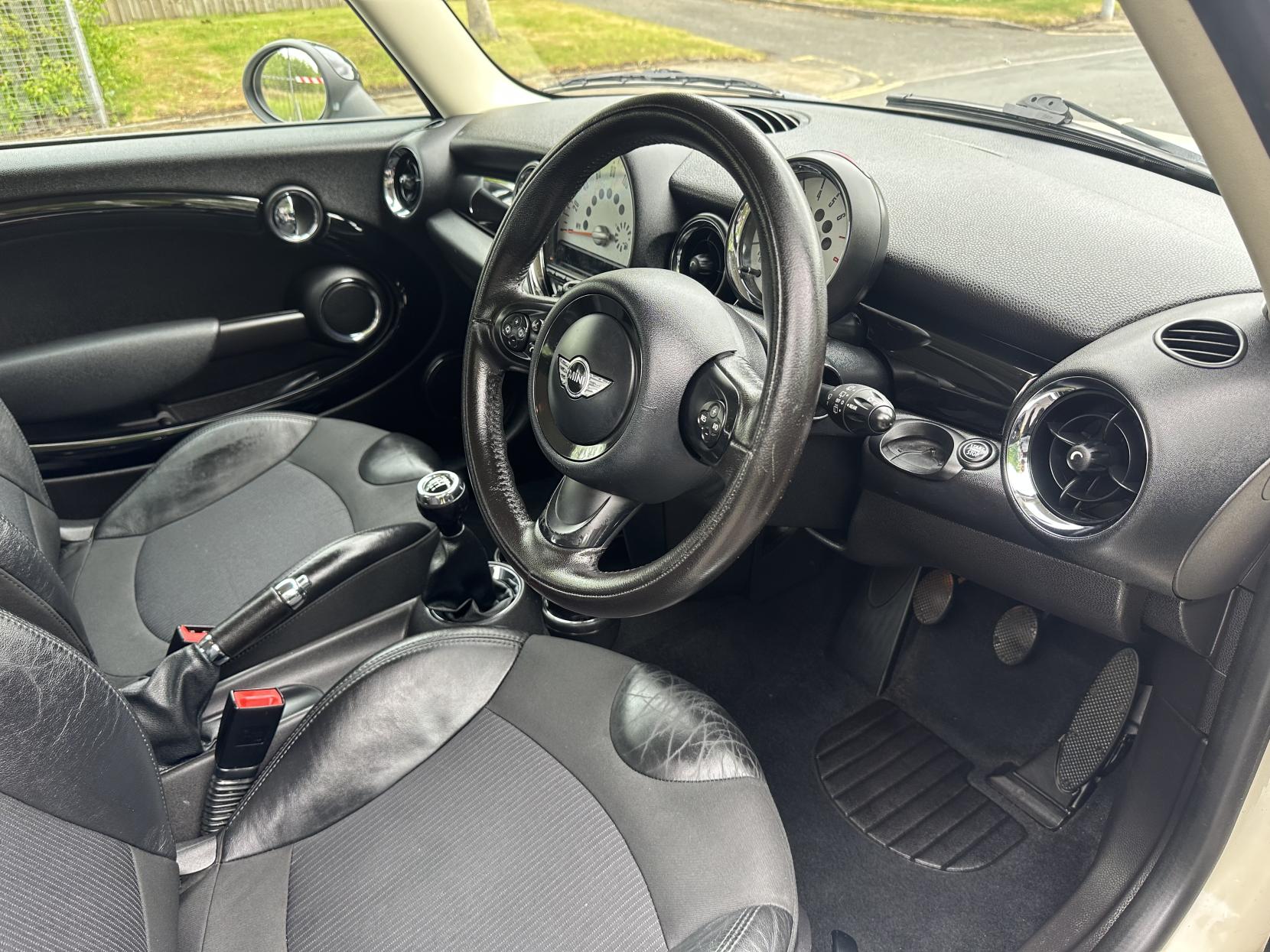 MINI Hatch 1.6 Cooper Hatchback 3dr Petrol Manual Euro 5 (s/s) (122 ps)