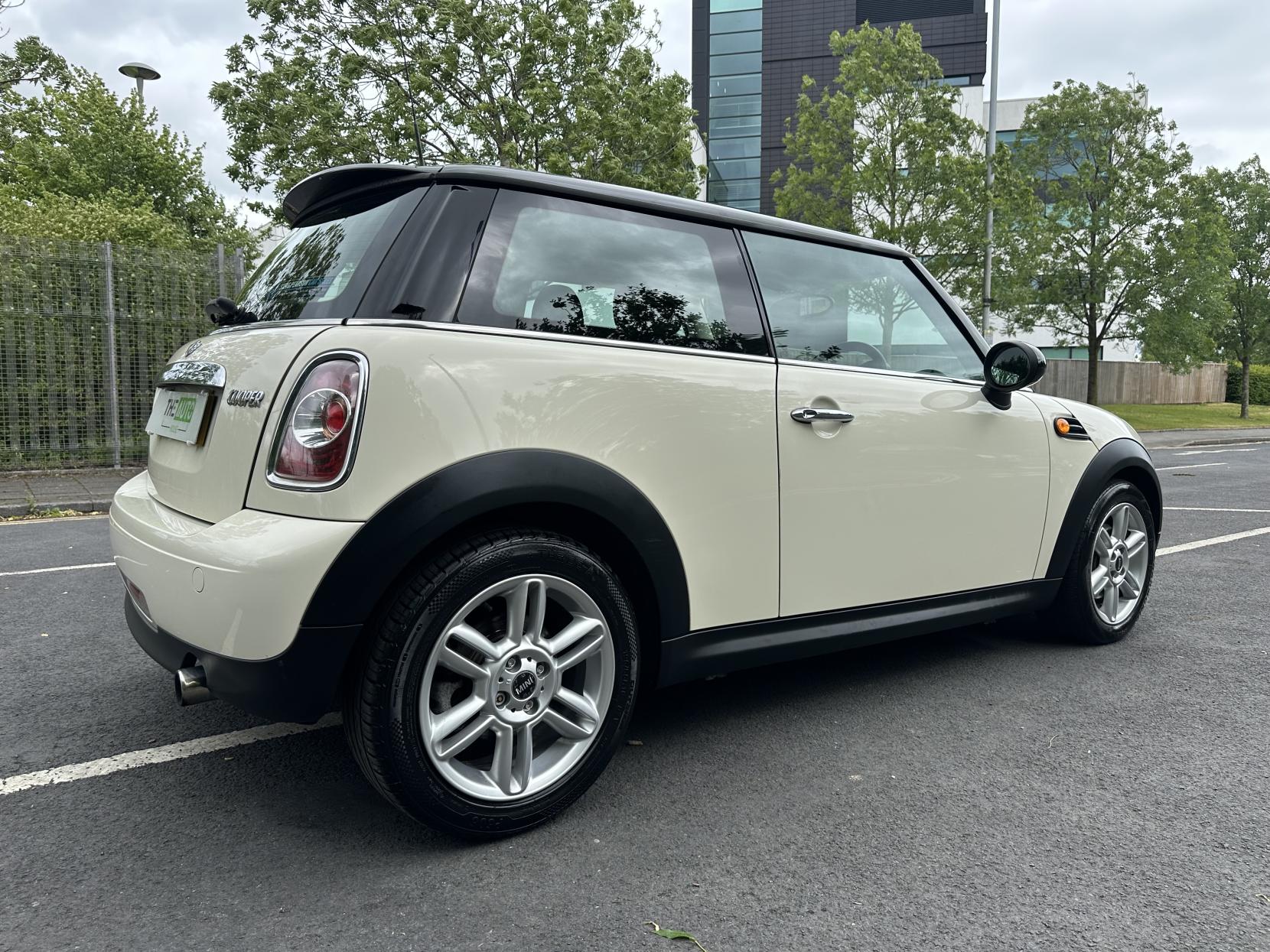 MINI Hatch 1.6 Cooper Hatchback 3dr Petrol Manual Euro 5 (s/s) (122 ps)