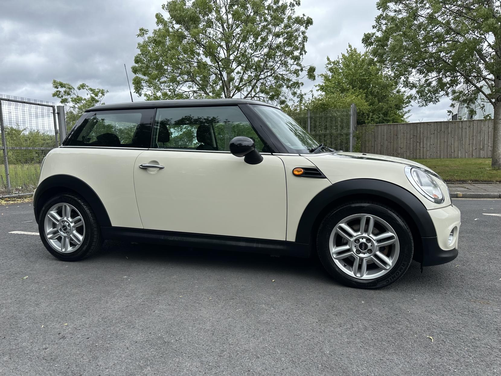 MINI Hatch 1.6 Cooper Hatchback 3dr Petrol Manual Euro 5 (s/s) (122 ps)