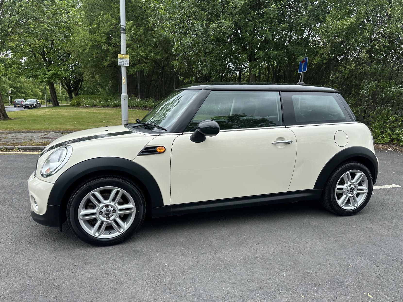 MINI Hatch 1.6 Cooper Hatchback 3dr Petrol Manual Euro 5 (s/s) (122 ps)