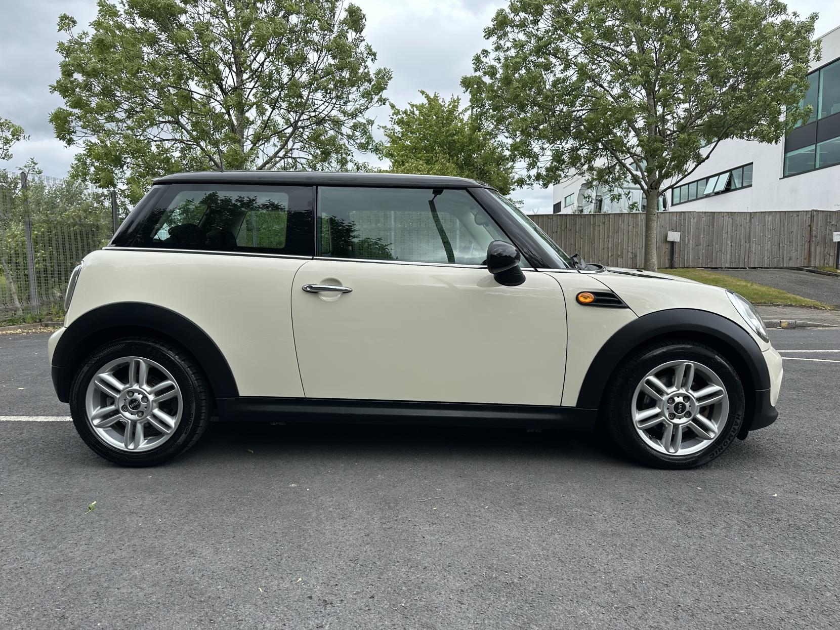 MINI Hatch 1.6 Cooper Hatchback 3dr Petrol Manual Euro 5 (s/s) (122 ps)