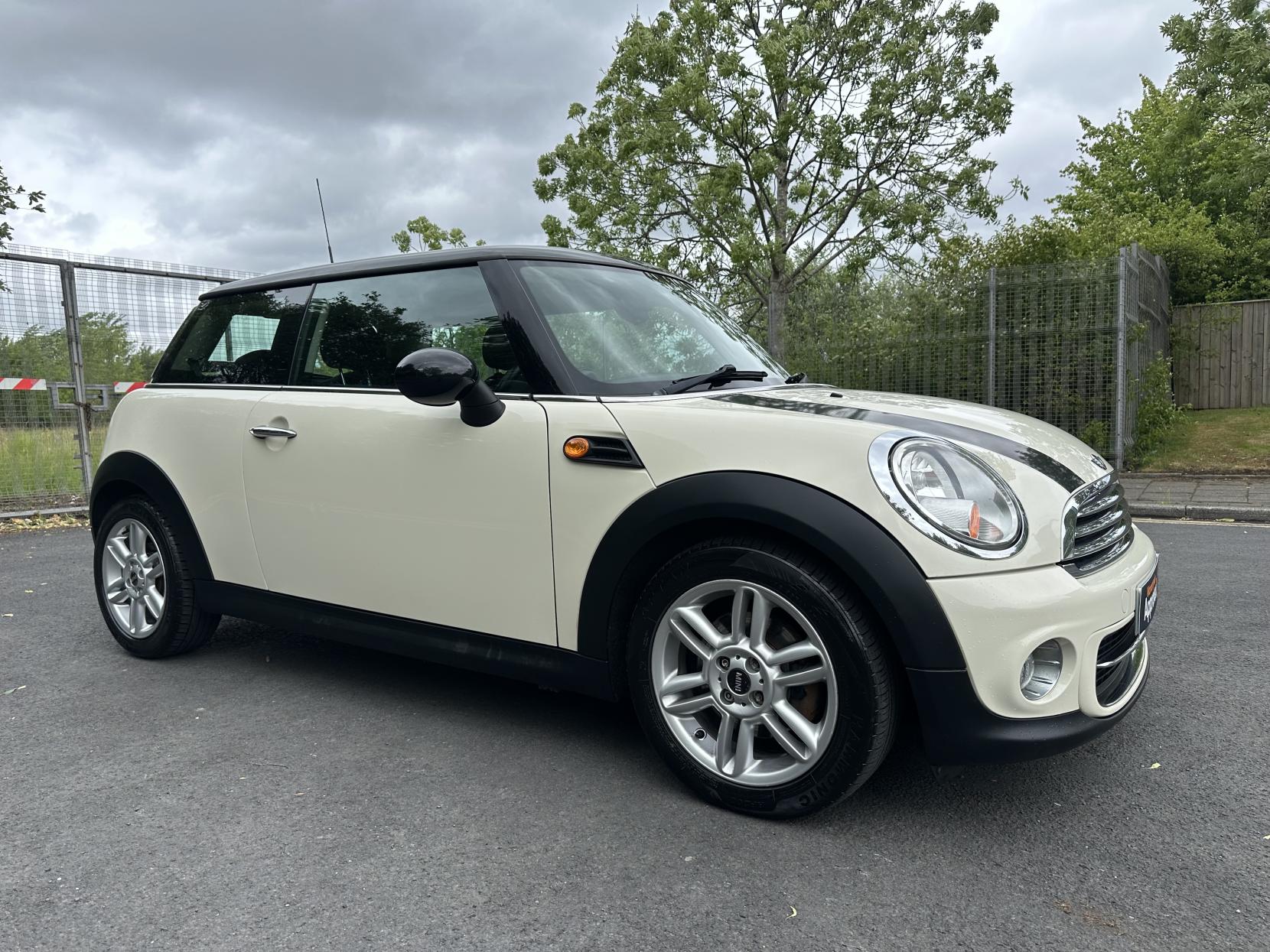 MINI Hatch 1.6 Cooper Hatchback 3dr Petrol Manual Euro 5 (s/s) (122 ps)