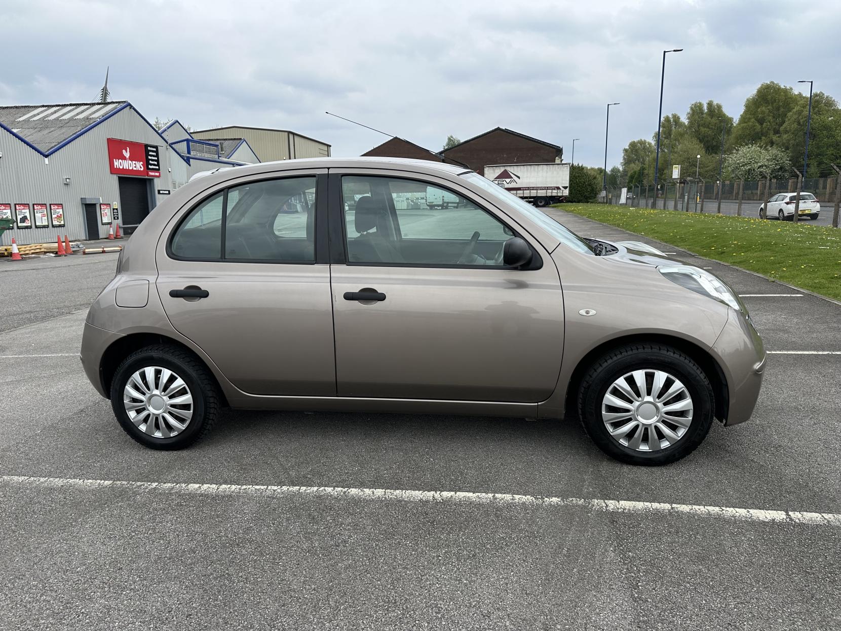 Nissan Micra 1.2 16v Visia Hatchback 5dr Petrol Manual (139 g/km, 79 bhp)