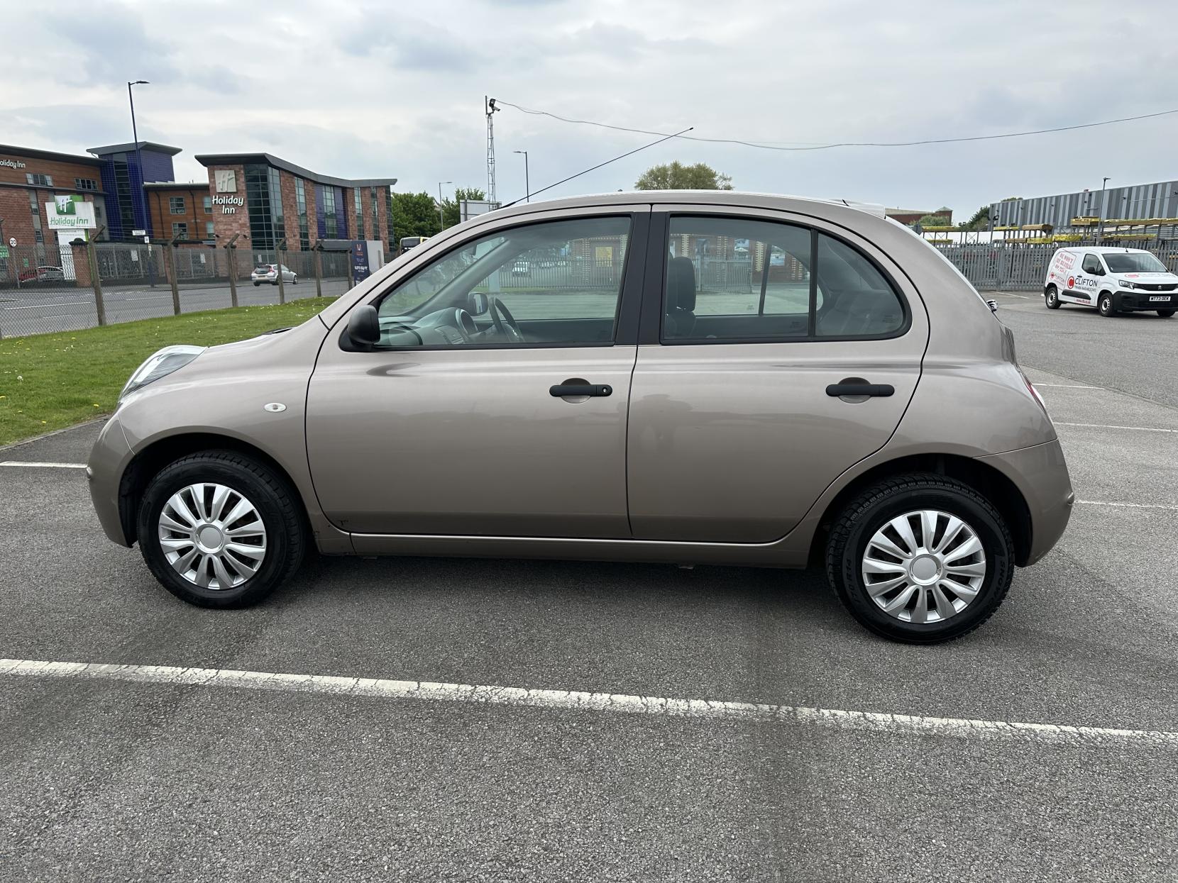 Nissan Micra 1.2 16v Visia Hatchback 5dr Petrol Manual (139 g/km, 79 bhp)