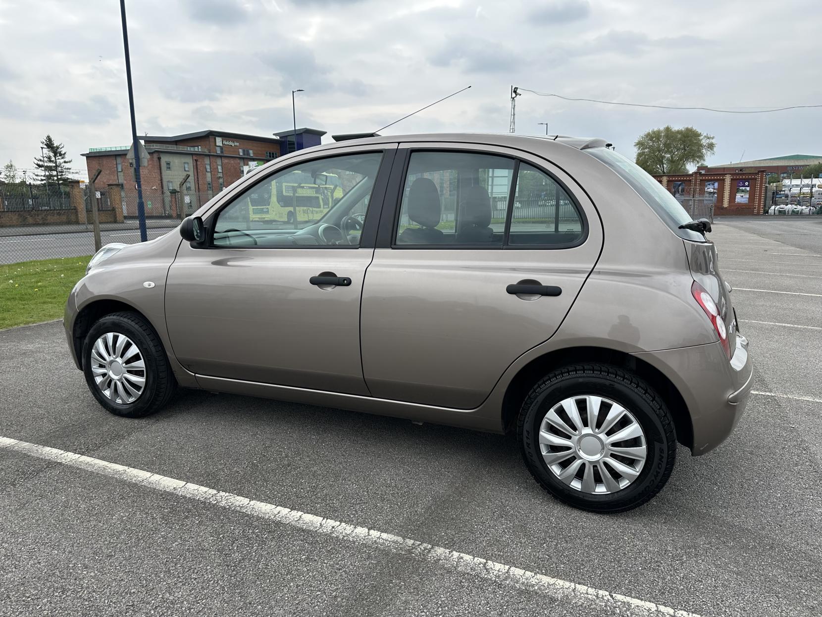 Nissan Micra 1.2 16v Visia Hatchback 5dr Petrol Manual (139 g/km, 79 bhp)