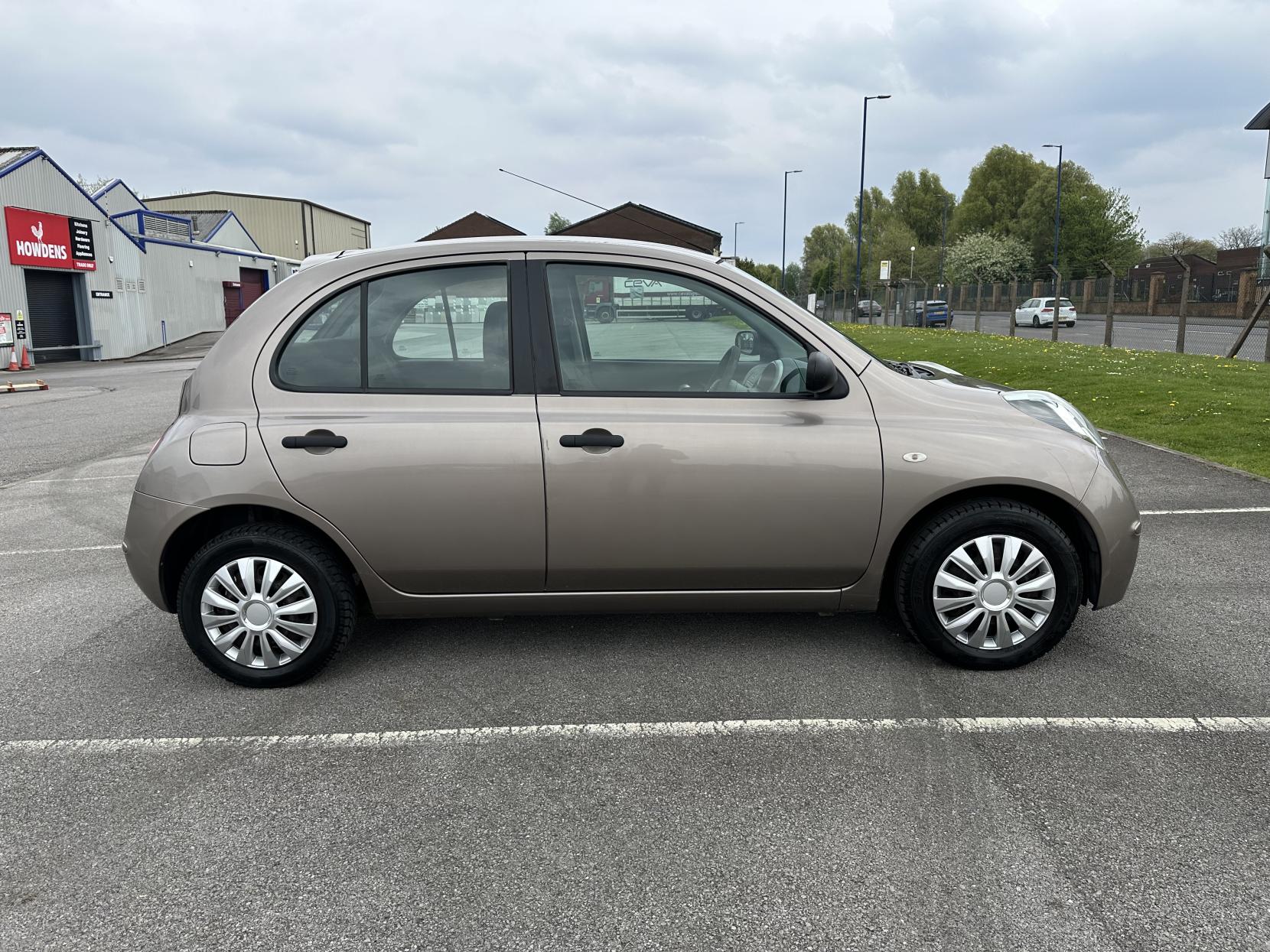 Nissan Micra 1.2 16v Visia Hatchback 5dr Petrol Manual (139 g/km, 79 bhp)
