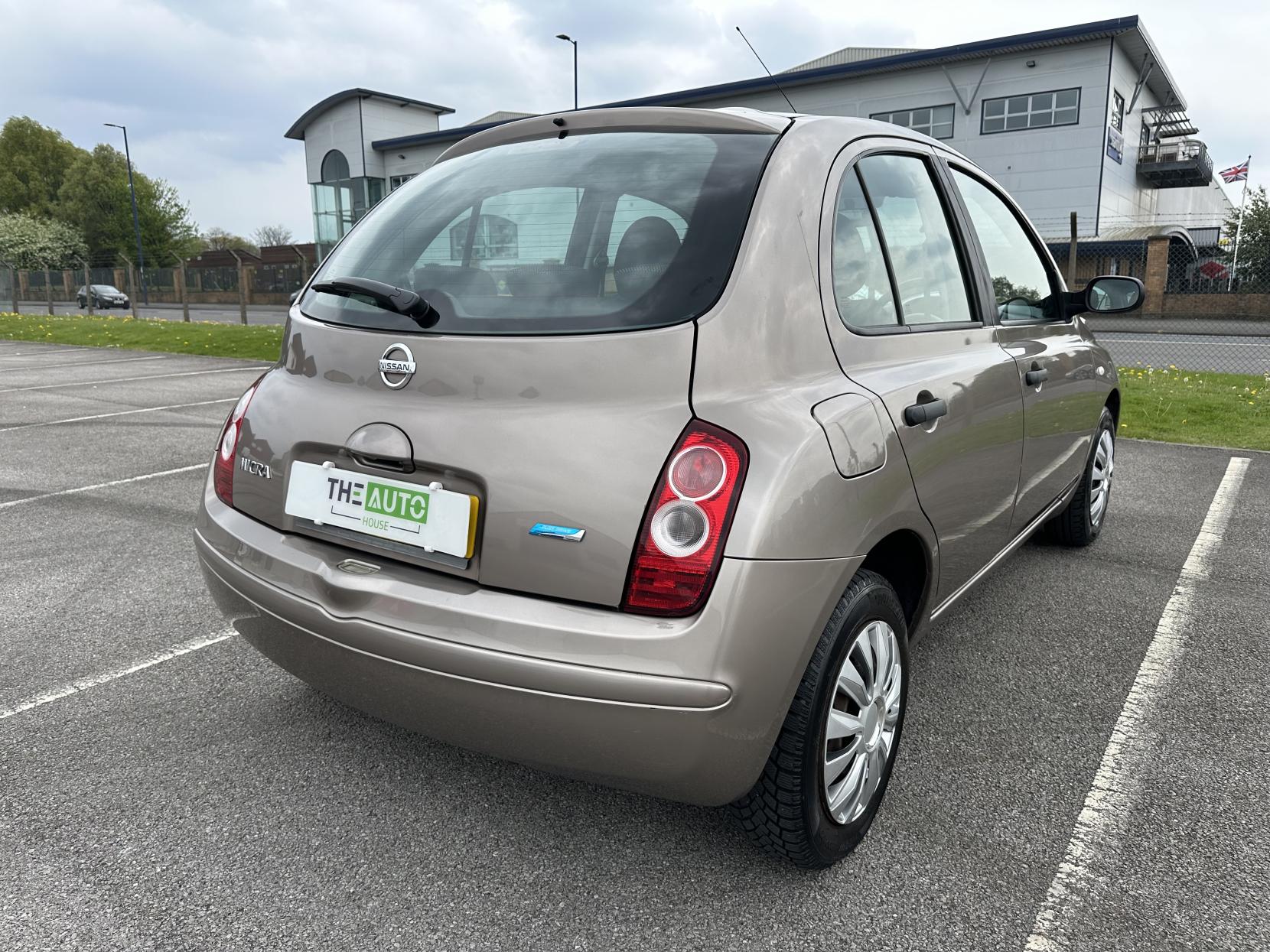 Nissan Micra 1.2 16v Visia Hatchback 5dr Petrol Manual (139 g/km, 79 bhp)