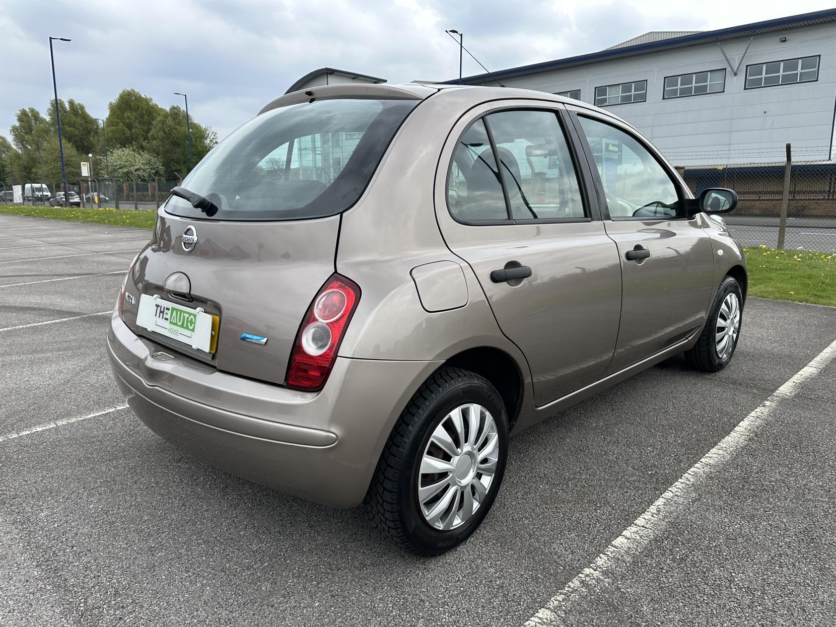 Nissan Micra 1.2 16v Visia Hatchback 5dr Petrol Manual (139 g/km, 79 bhp)