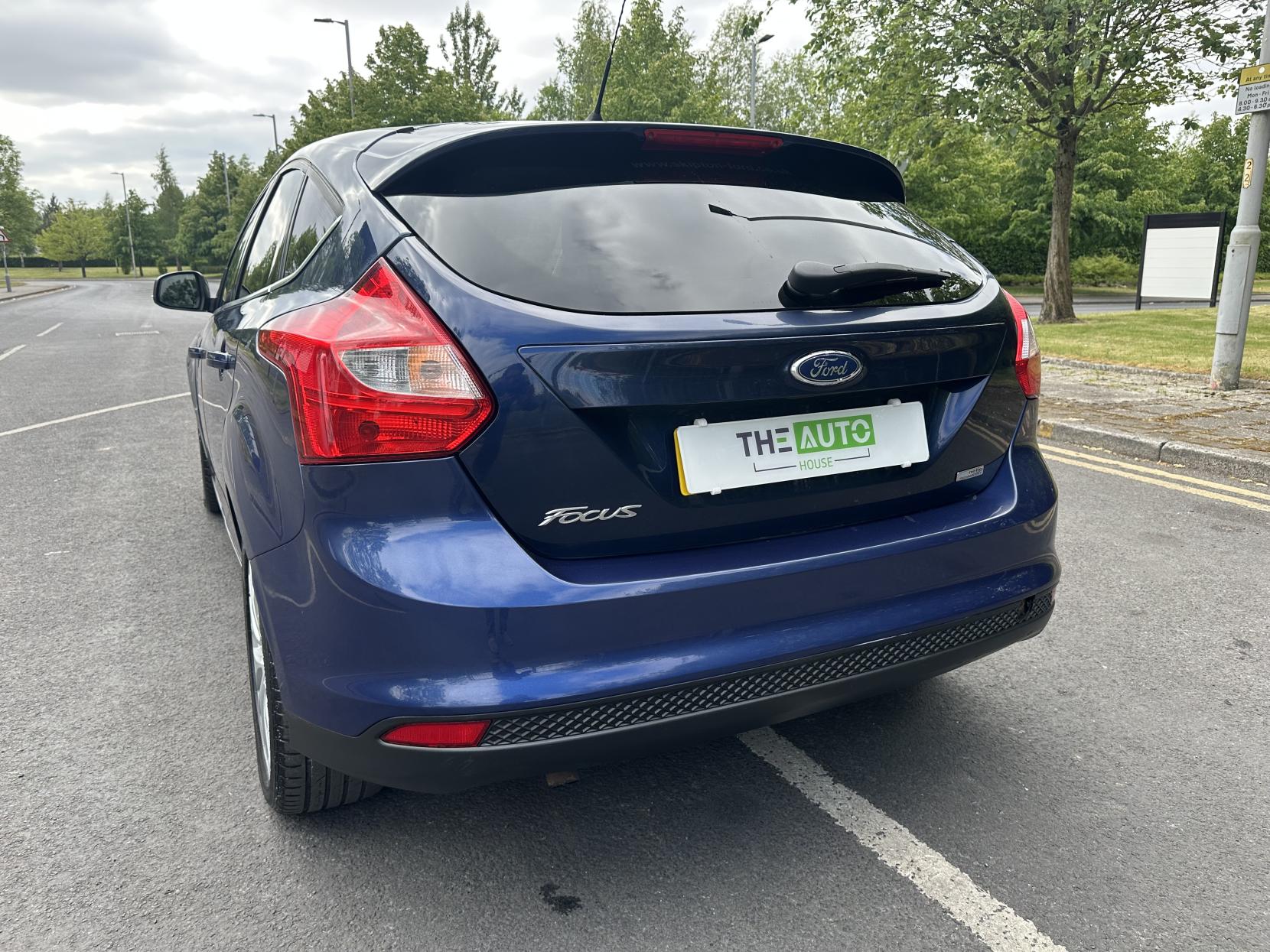 Ford Focus 1.0T EcoBoost Zetec Hatchback 5dr Petrol Manual Euro 5 (s/s) (100 ps)