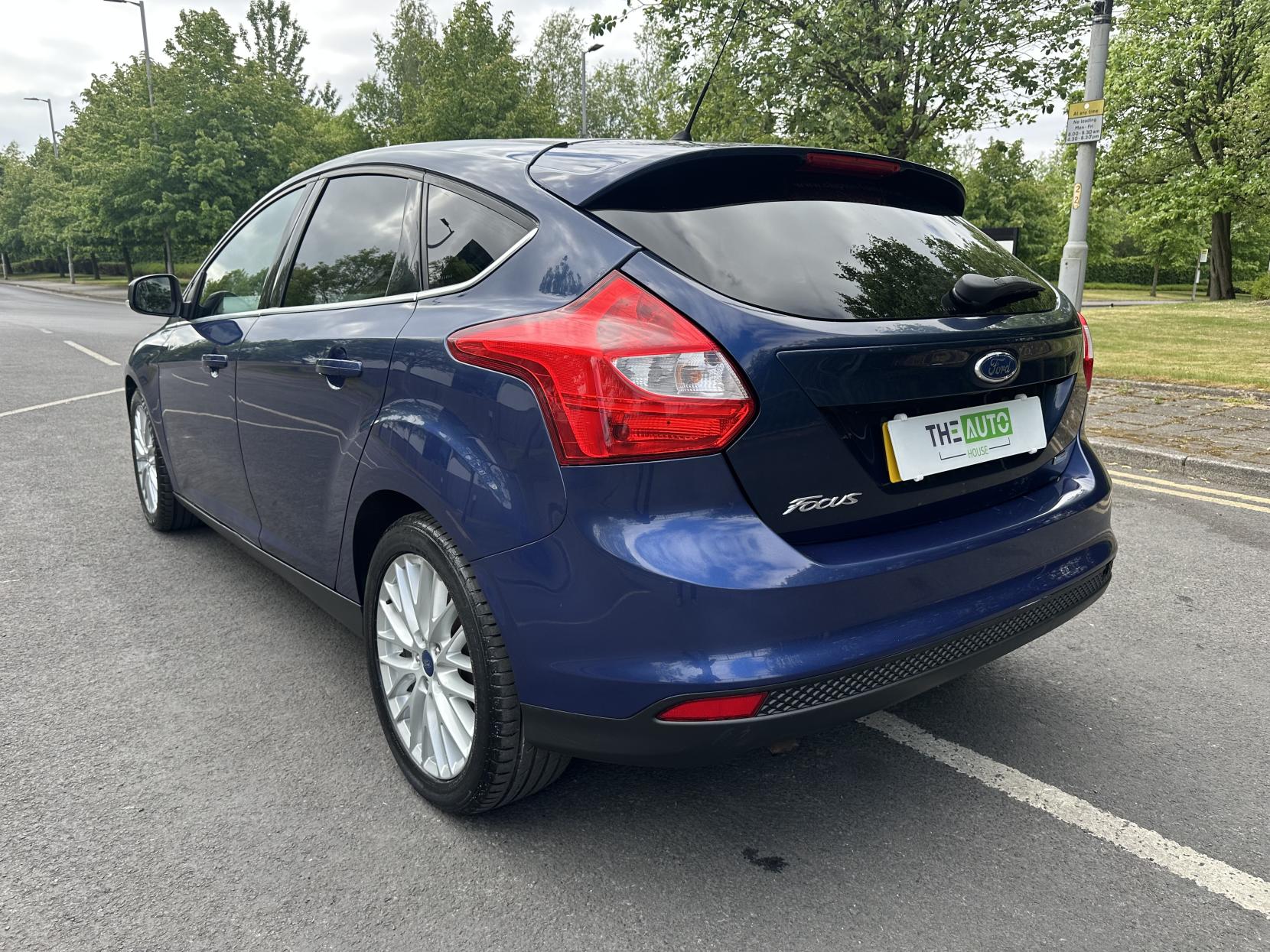 Ford Focus 1.0T EcoBoost Zetec Hatchback 5dr Petrol Manual Euro 5 (s/s) (100 ps)