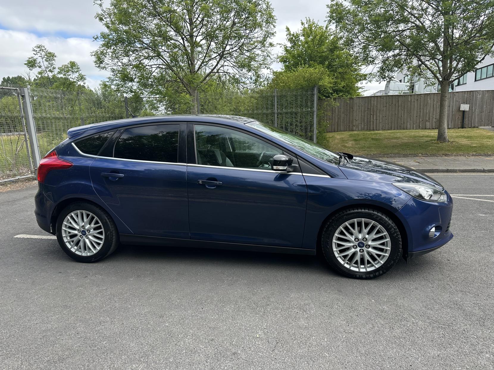Ford Focus 1.0T EcoBoost Zetec Hatchback 5dr Petrol Manual Euro 5 (s/s) (100 ps)
