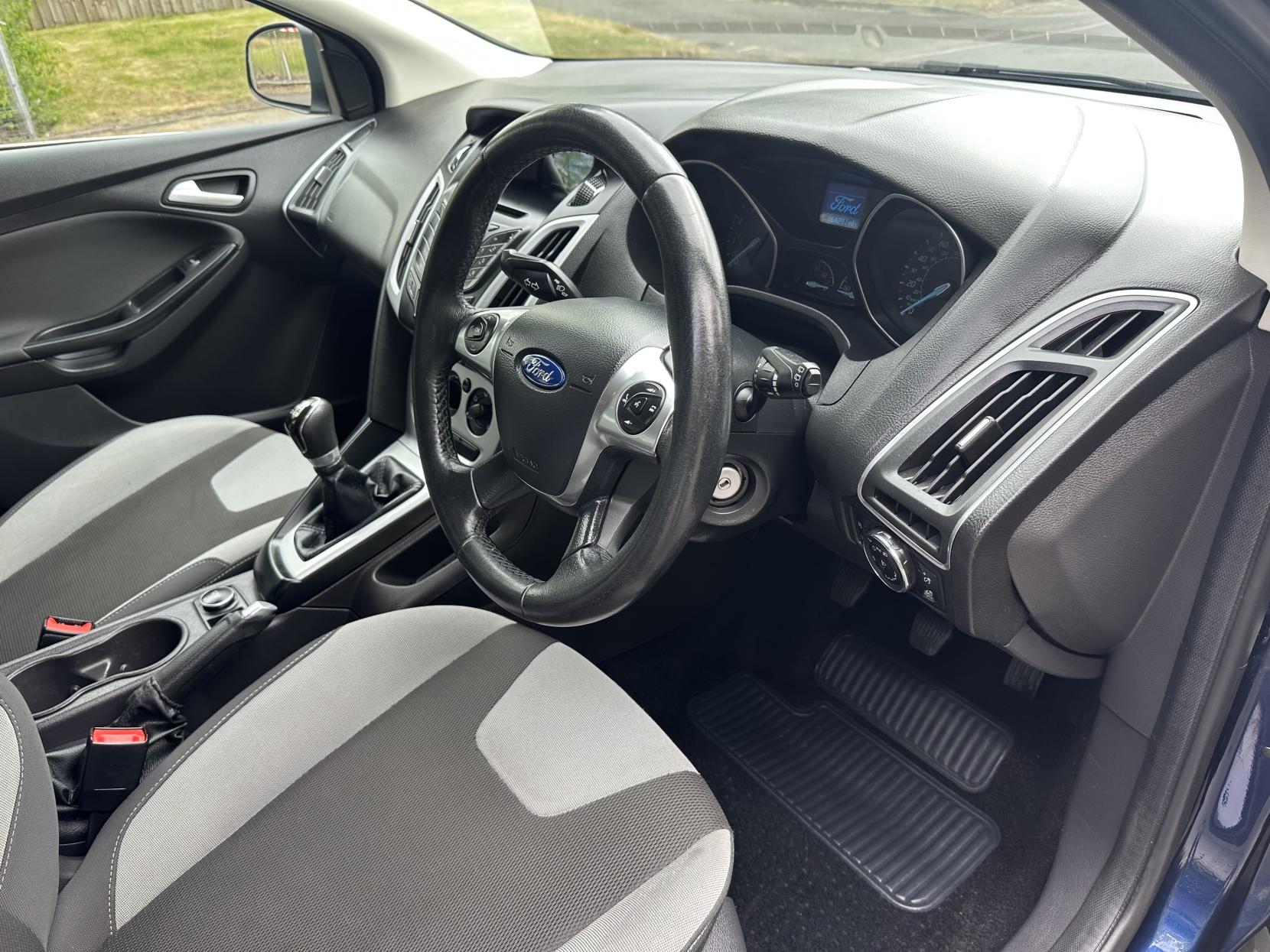 Ford Focus 1.0T EcoBoost Zetec Hatchback 5dr Petrol Manual Euro 5 (s/s) (100 ps)