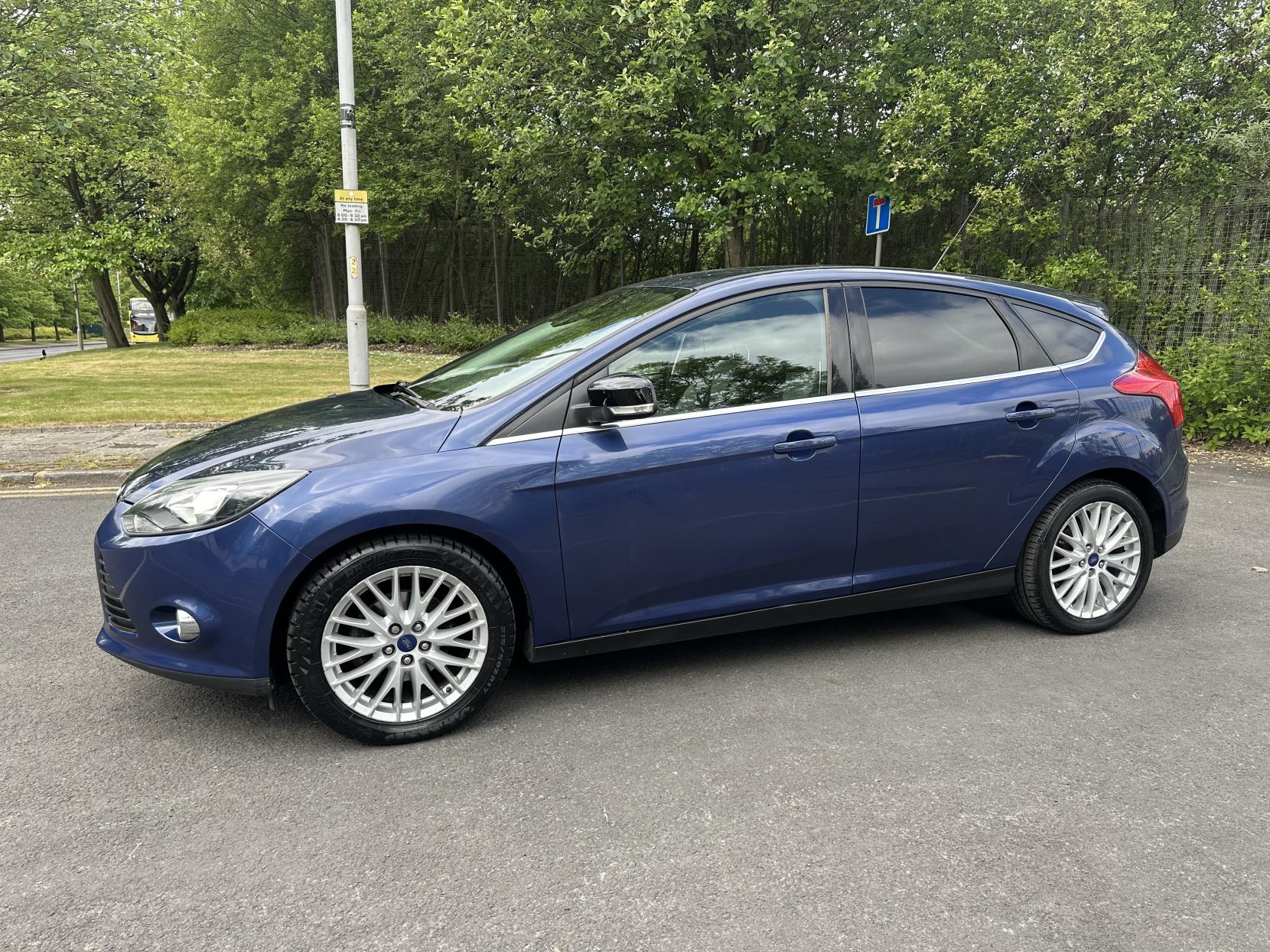 Ford Focus 1.0T EcoBoost Zetec Hatchback 5dr Petrol Manual Euro 5 (s/s) (100 ps)