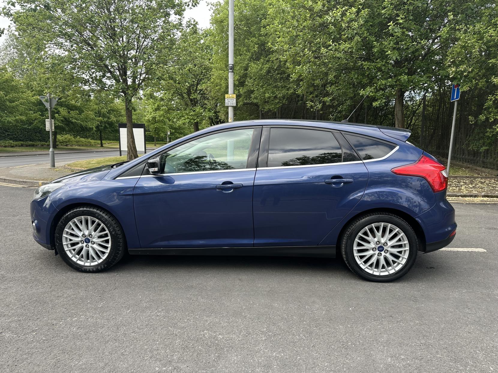 Ford Focus 1.0T EcoBoost Zetec Hatchback 5dr Petrol Manual Euro 5 (s/s) (100 ps)