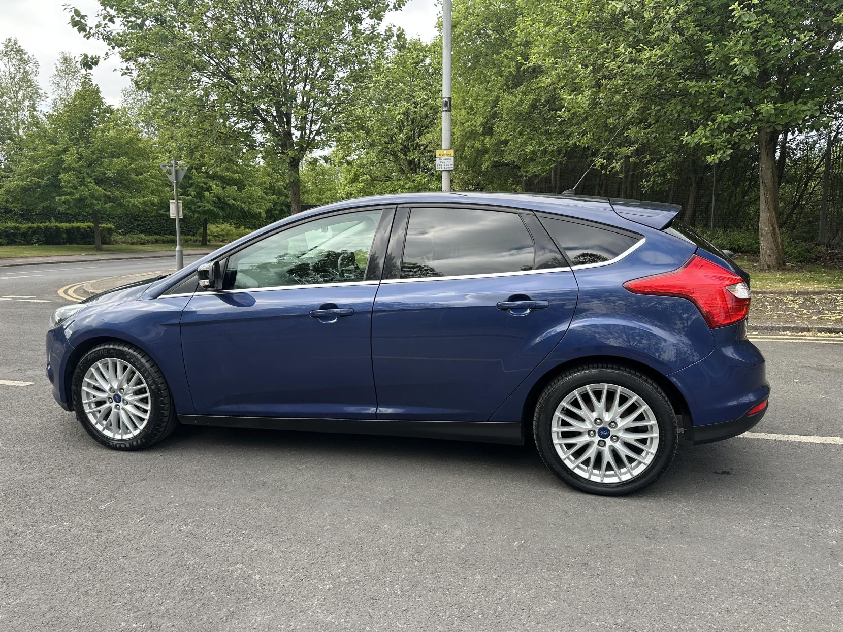 Ford Focus 1.0T EcoBoost Zetec Hatchback 5dr Petrol Manual Euro 5 (s/s) (100 ps)