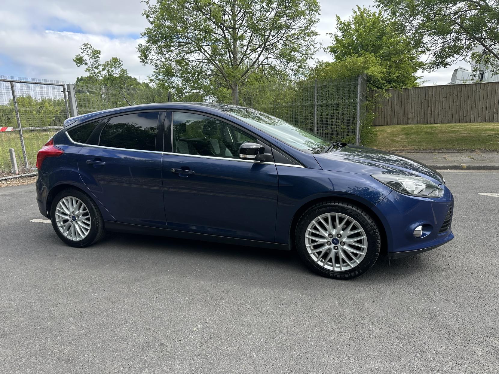Ford Focus 1.0T EcoBoost Zetec Hatchback 5dr Petrol Manual Euro 5 (s/s) (100 ps)