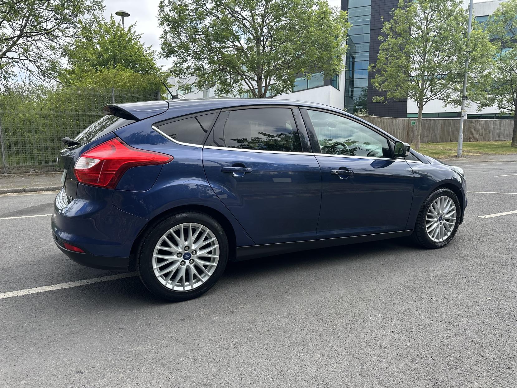 Ford Focus 1.0T EcoBoost Zetec Hatchback 5dr Petrol Manual Euro 5 (s/s) (100 ps)