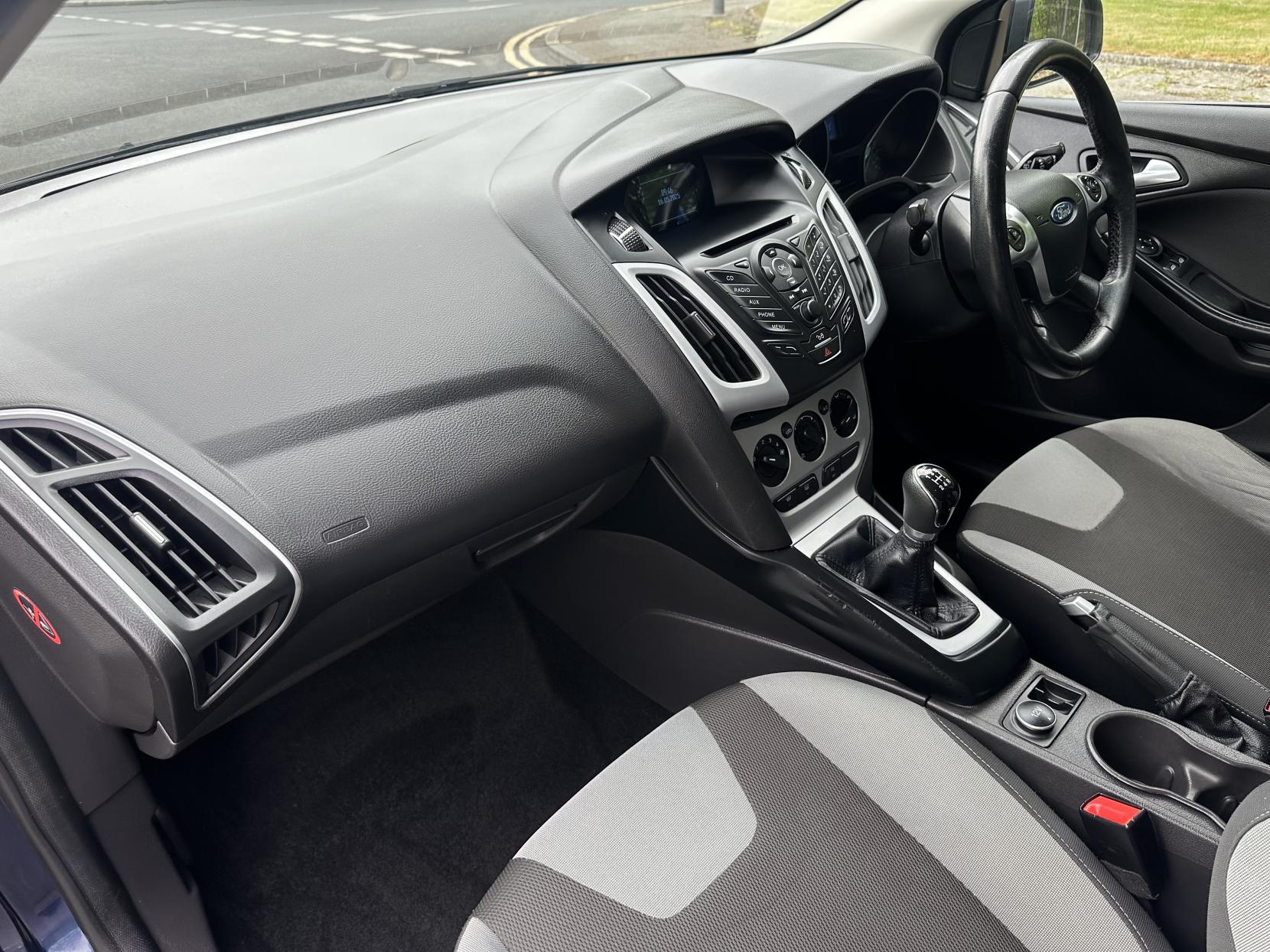 Ford Focus 1.0T EcoBoost Zetec Hatchback 5dr Petrol Manual Euro 5 (s/s) (100 ps)