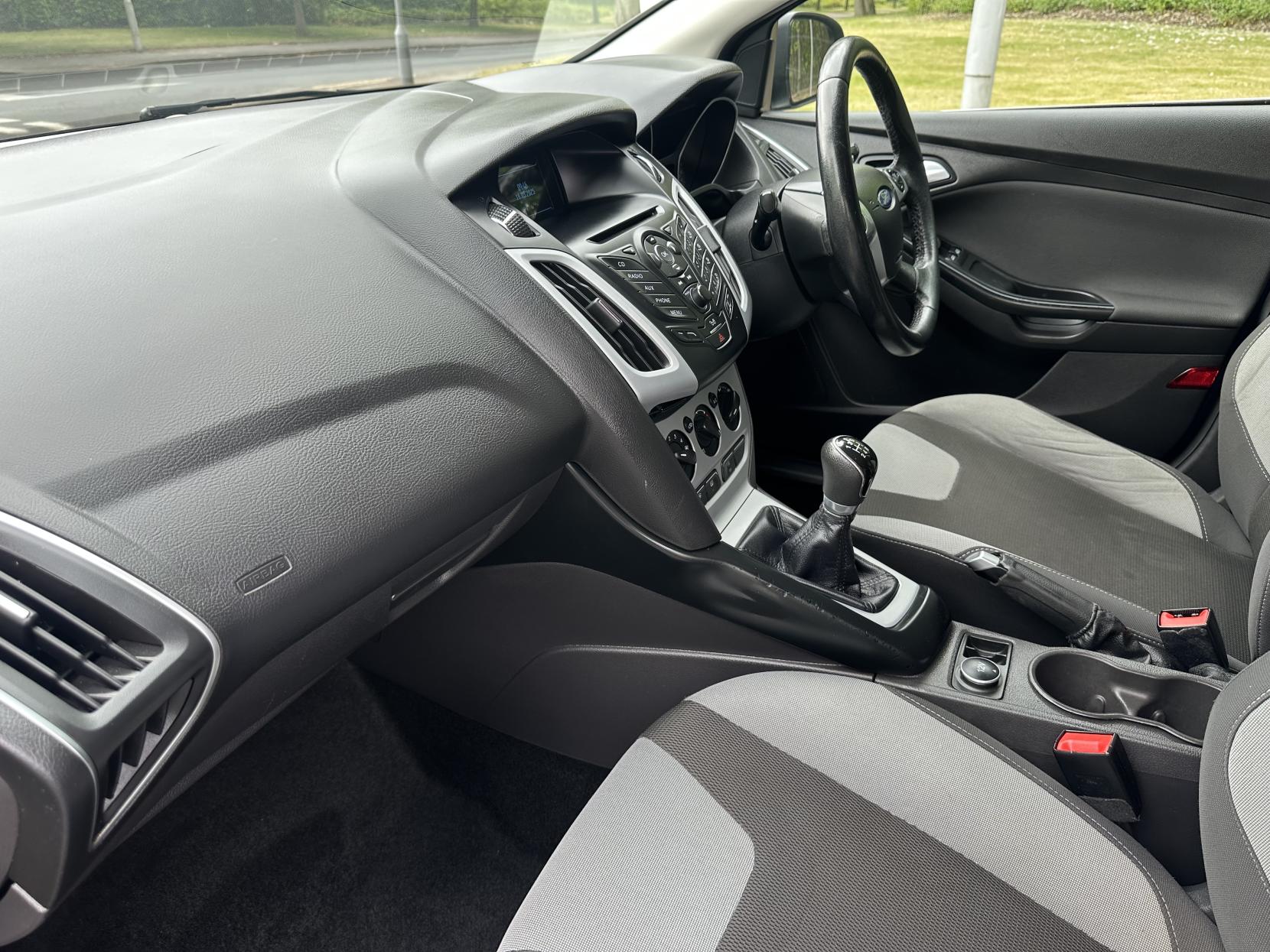 Ford Focus 1.0T EcoBoost Zetec Hatchback 5dr Petrol Manual Euro 5 (s/s) (100 ps)