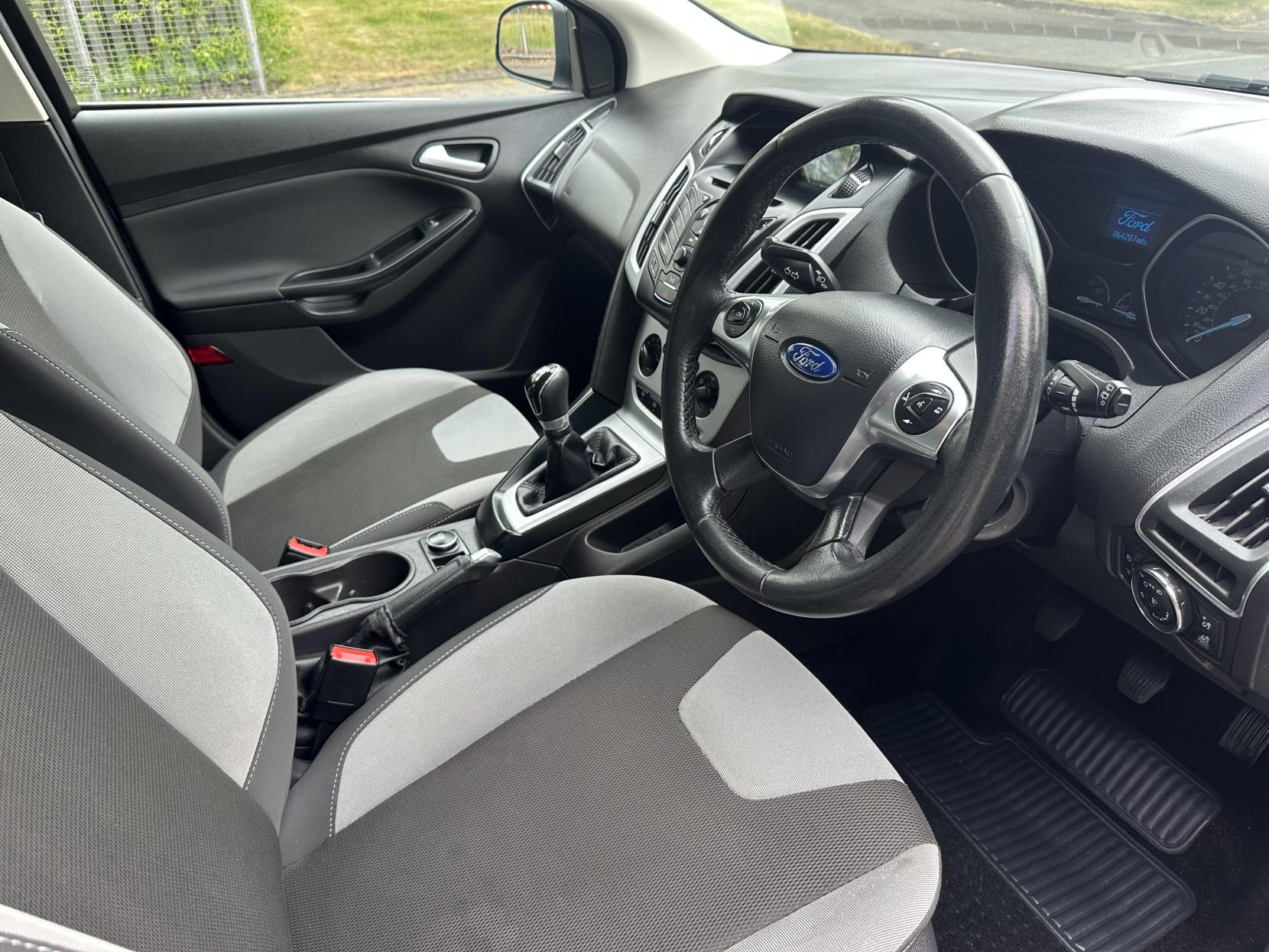 Ford Focus 1.0T EcoBoost Zetec Hatchback 5dr Petrol Manual Euro 5 (s/s) (100 ps)
