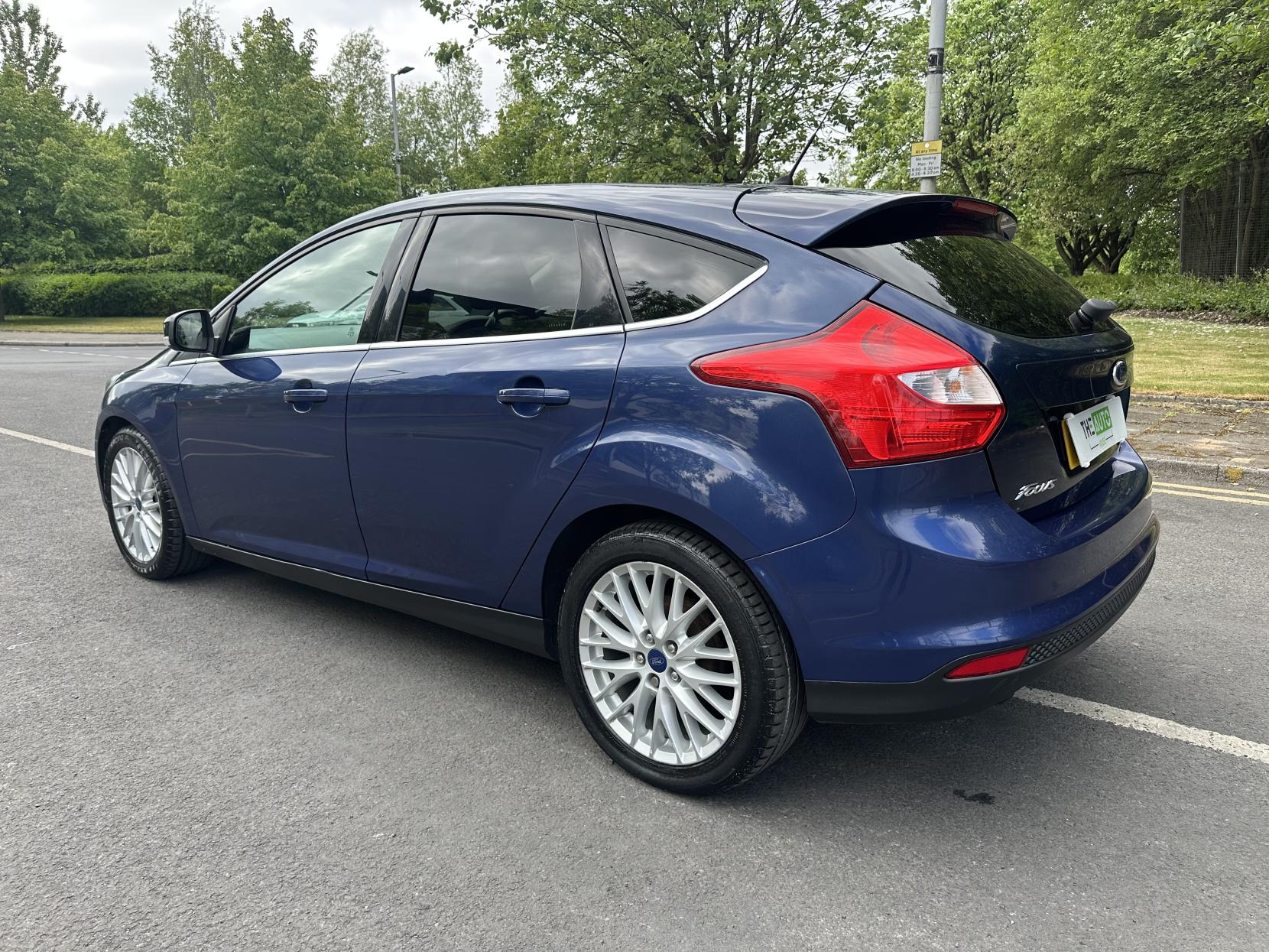 Ford Focus 1.0T EcoBoost Zetec Hatchback 5dr Petrol Manual Euro 5 (s/s) (100 ps)