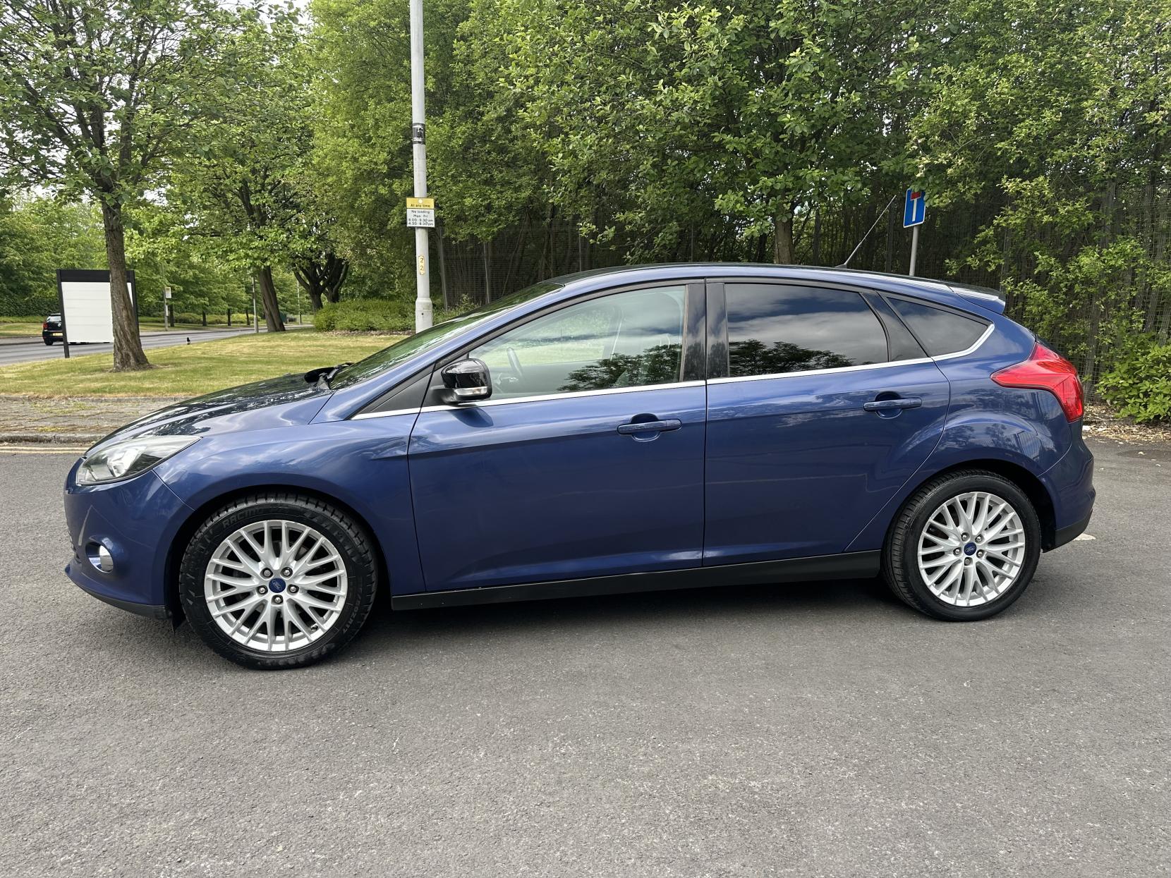 Ford Focus 1.0T EcoBoost Zetec Hatchback 5dr Petrol Manual Euro 5 (s/s) (100 ps)