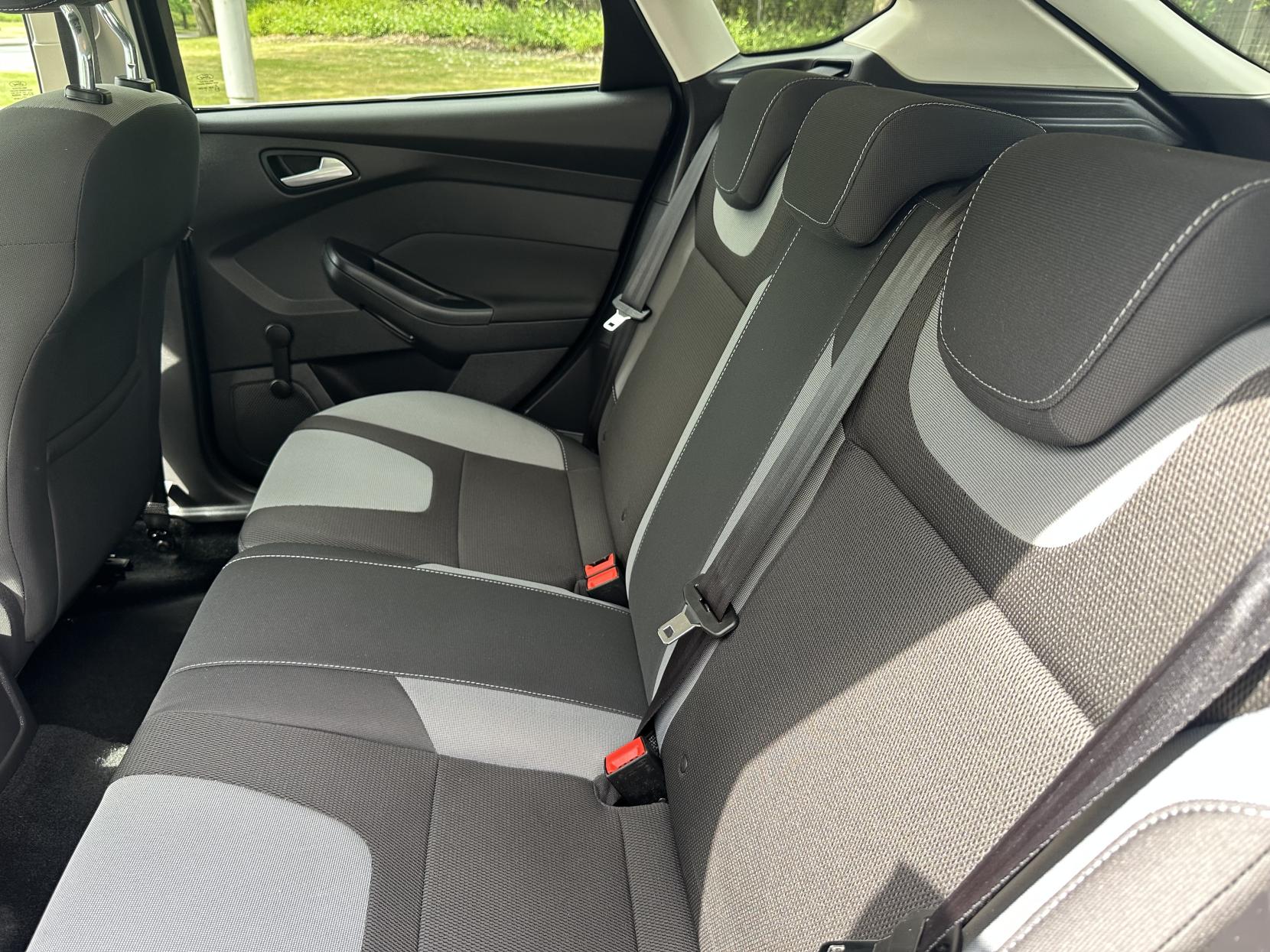 Ford Focus 1.0T EcoBoost Zetec Hatchback 5dr Petrol Manual Euro 5 (s/s) (100 ps)