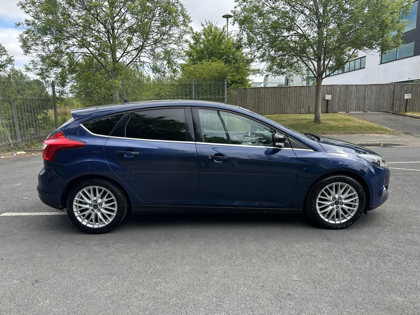 Ford Focus 1.0T EcoBoost Zetec Hatchback 5dr Petrol Manual Euro 5 (s/s) (100 ps)