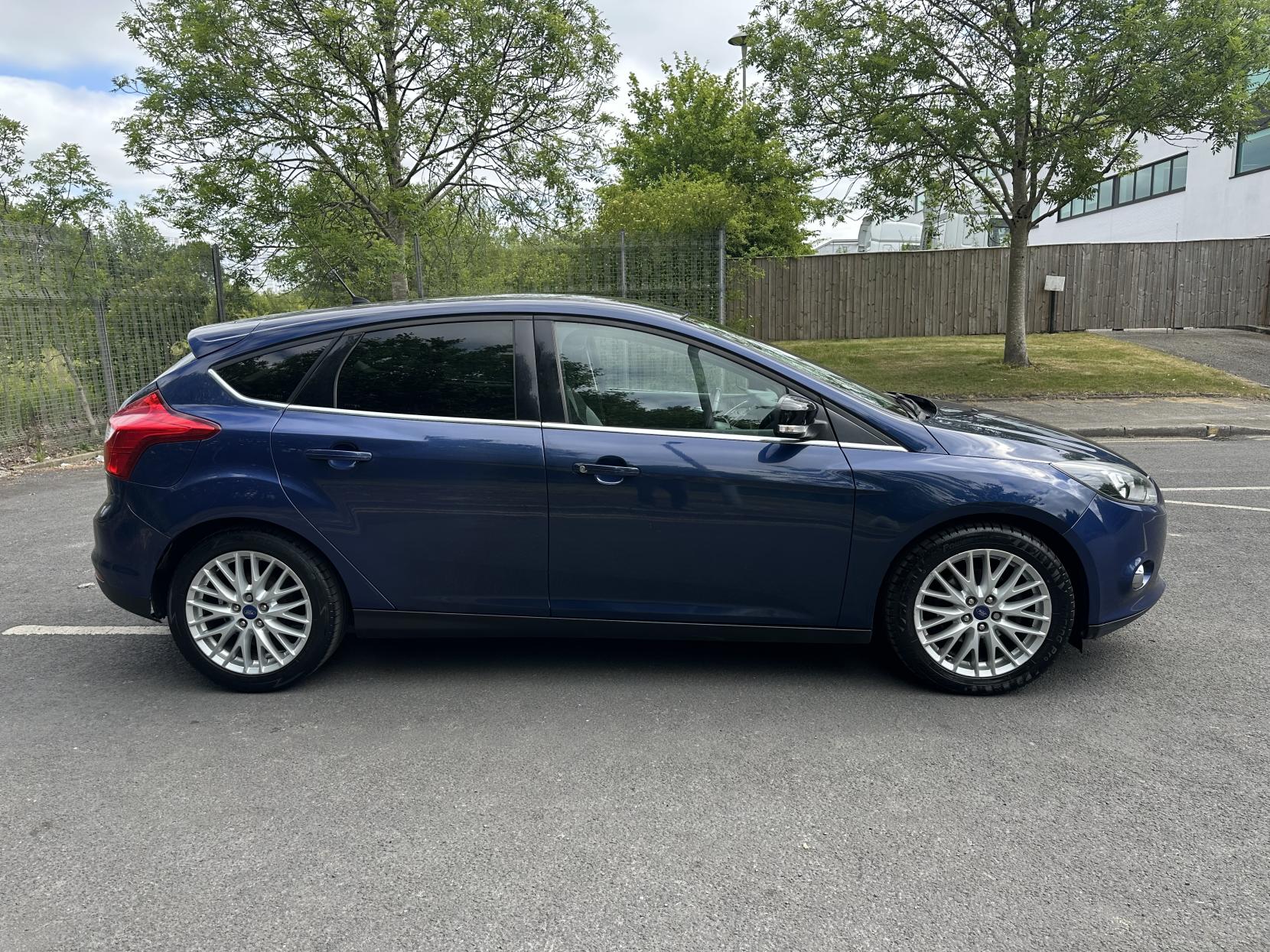 Ford Focus 1.0T EcoBoost Zetec Hatchback 5dr Petrol Manual Euro 5 (s/s) (100 ps)