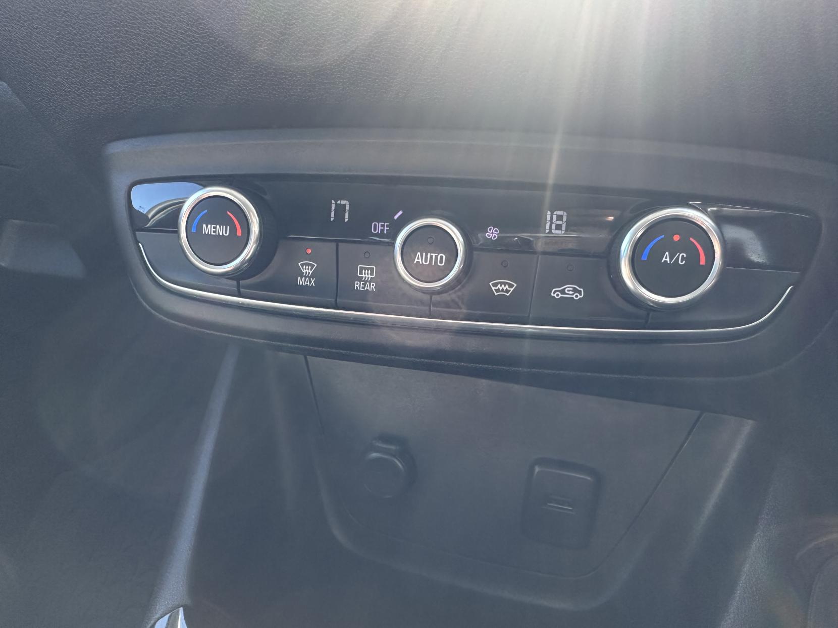 Vauxhall Crossland X 1.2 Elite SUV 5dr Petrol Manual Euro 6 (83 ps)