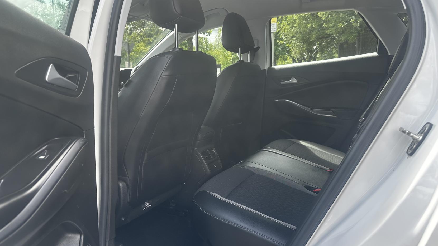 Vauxhall Grandland X 1.2 Turbo Business Edition Nav SUV 5dr Petrol Manual Euro 6 (s/s) (130 ps)