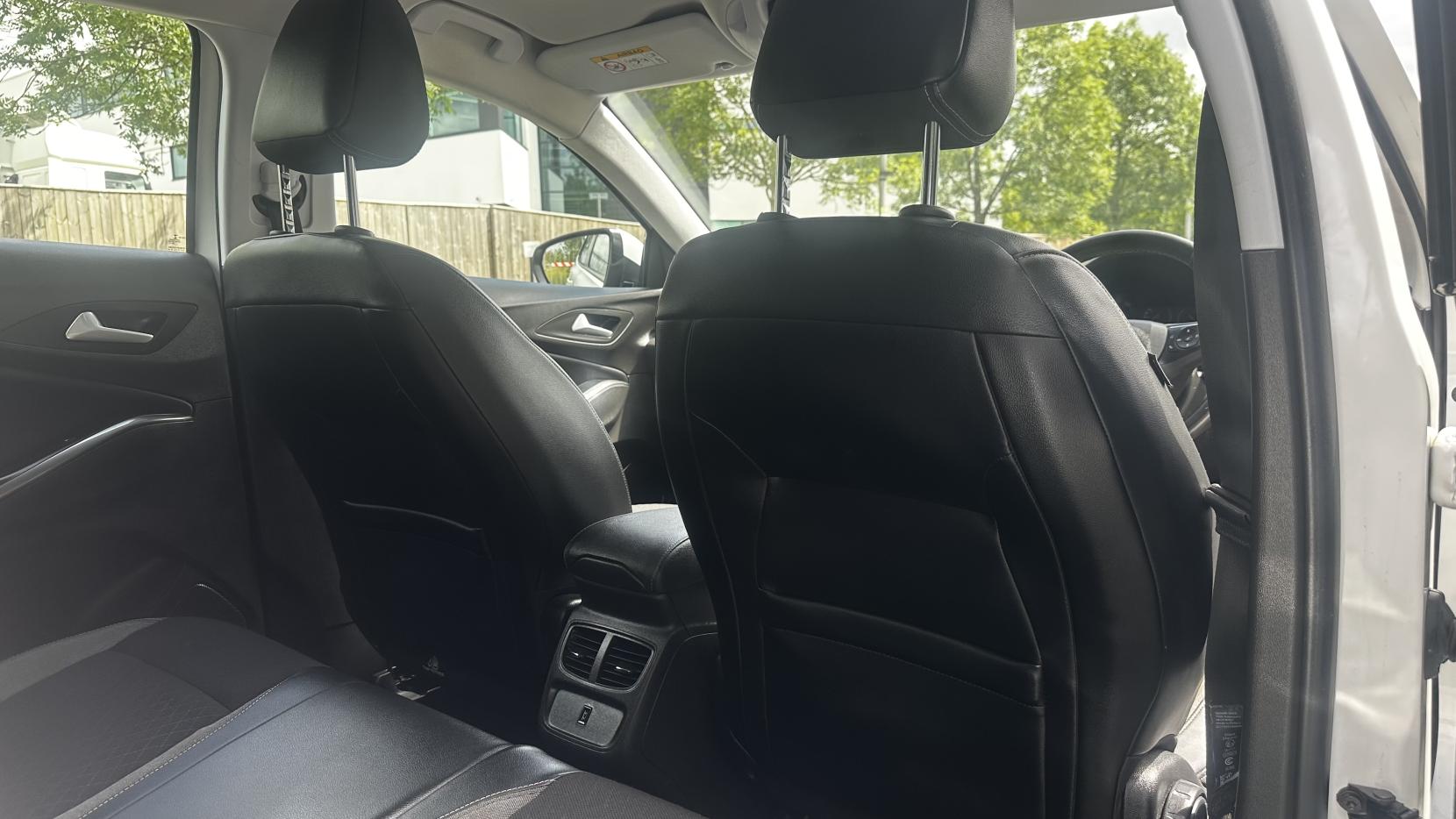 Vauxhall Grandland X 1.2 Turbo Business Edition Nav SUV 5dr Petrol Manual Euro 6 (s/s) (130 ps)