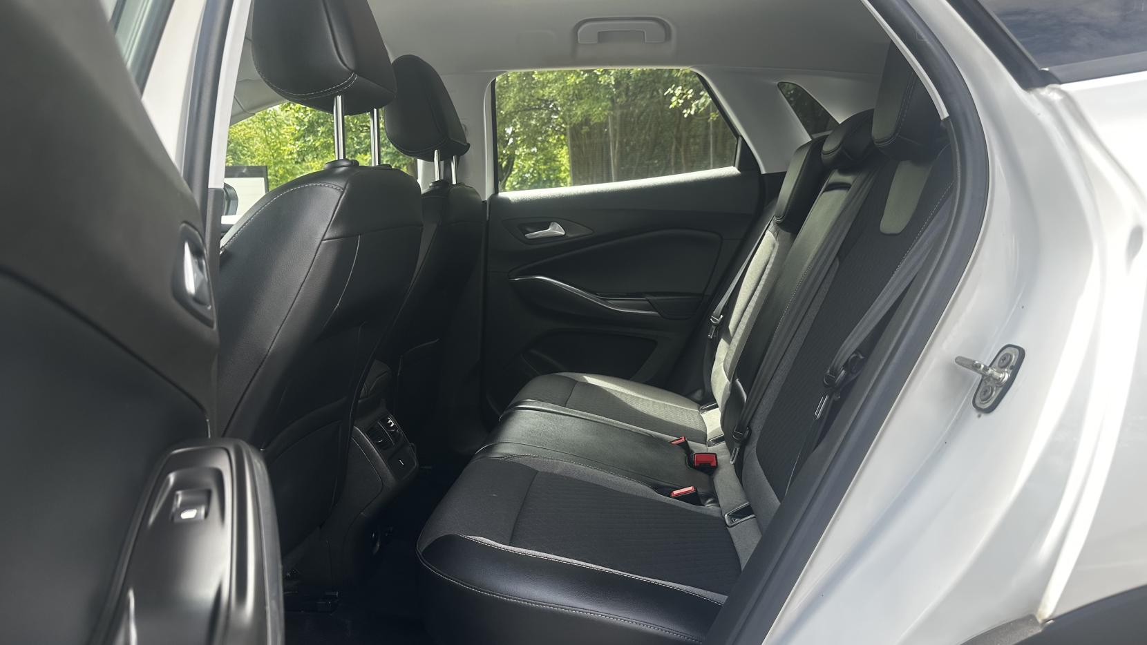Vauxhall Grandland X 1.2 Turbo Business Edition Nav SUV 5dr Petrol Manual Euro 6 (s/s) (130 ps)
