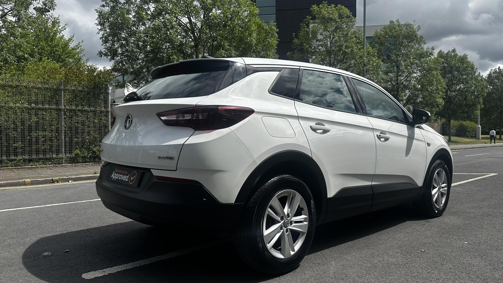 Vauxhall Grandland X 1.2 Turbo Business Edition Nav SUV 5dr Petrol Manual Euro 6 (s/s) (130 ps)