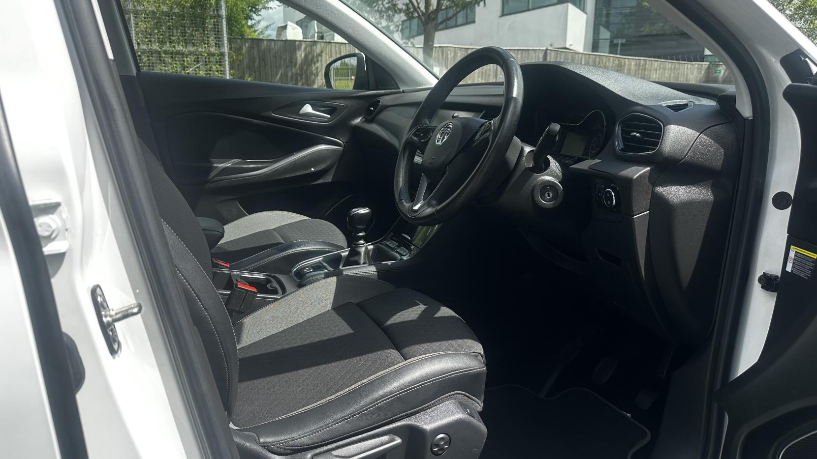 Vauxhall Grandland X 1.2 Turbo Business Edition Nav SUV 5dr Petrol Manual Euro 6 (s/s) (130 ps)