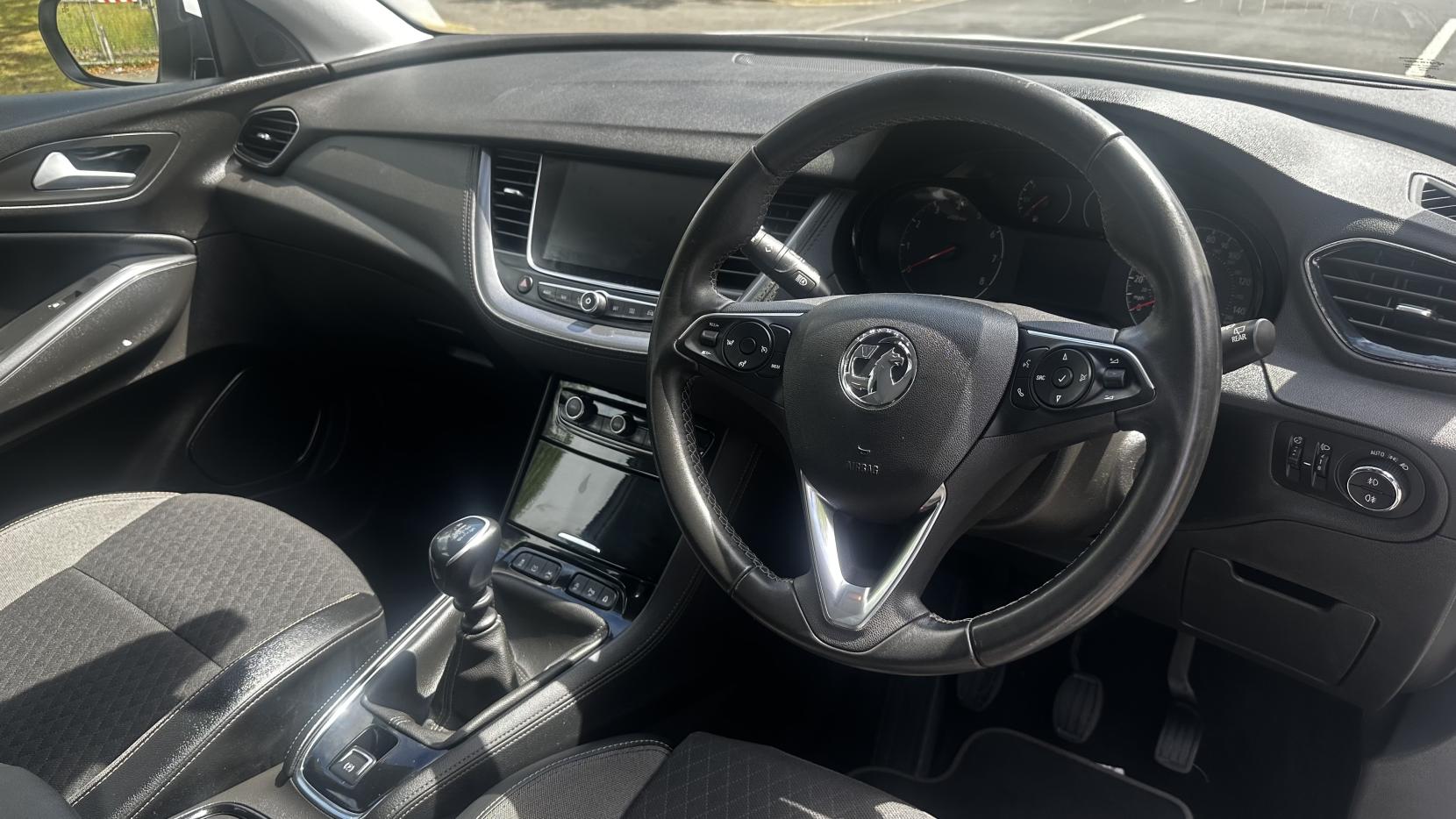 Vauxhall Grandland X 1.2 Turbo Business Edition Nav SUV 5dr Petrol Manual Euro 6 (s/s) (130 ps)